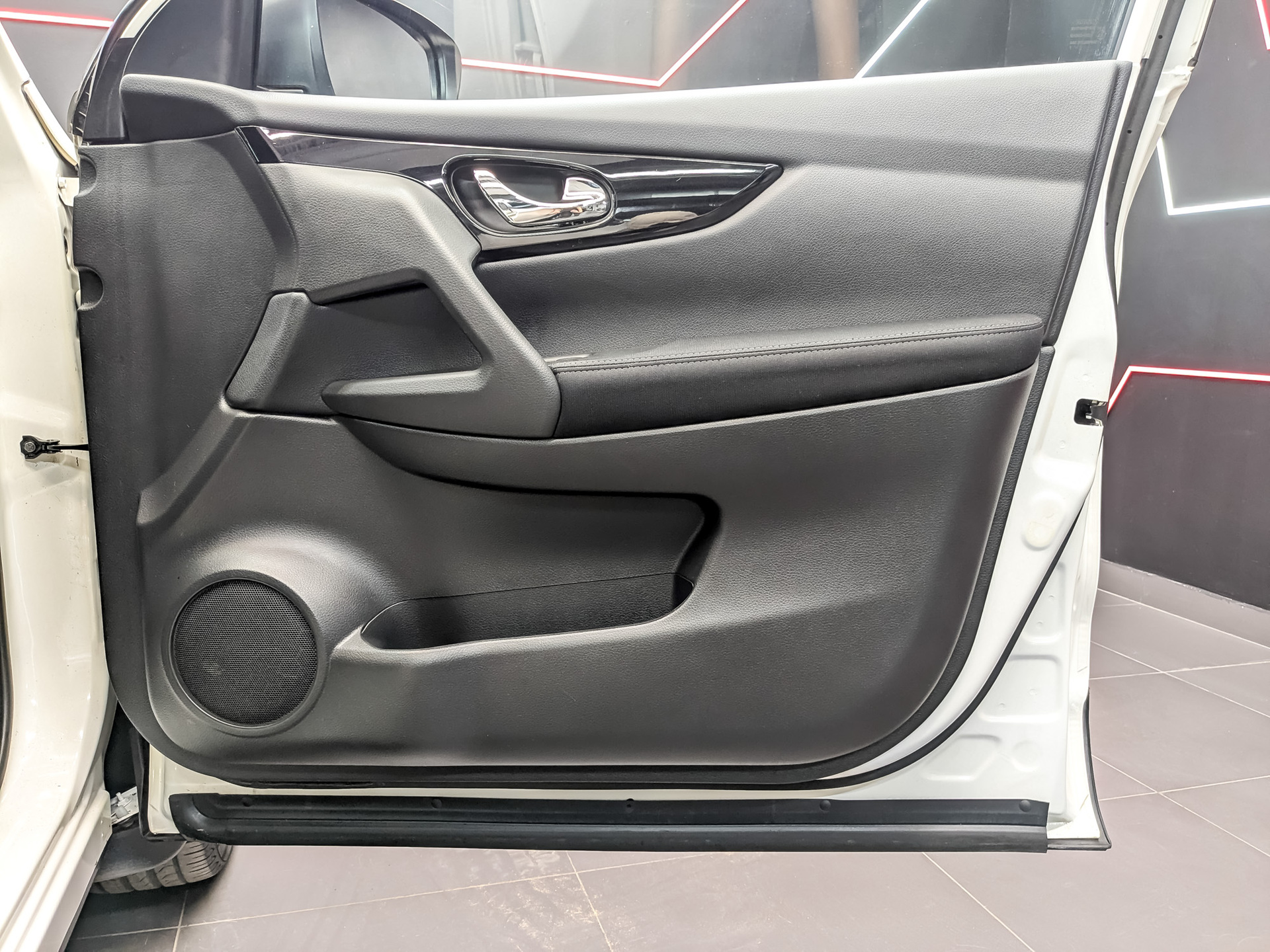 NISSAN Qashqai 2.00 (144 л.с), автомат, 2017, пробег 64 996 км