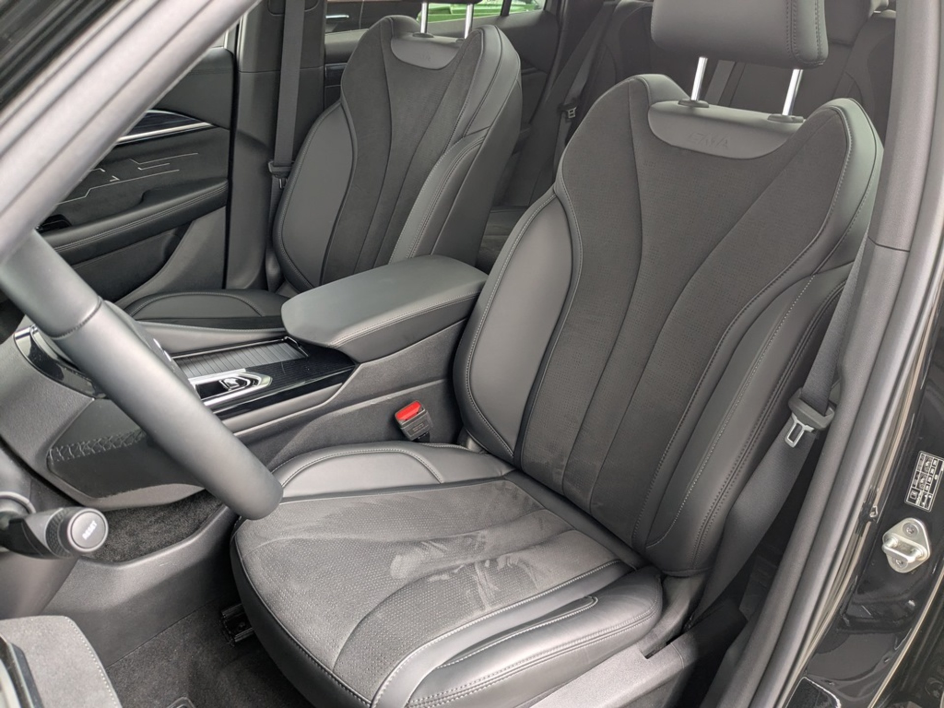 GEELY Monjaro 2.00 (238 л.с), автомат, 2025, пробег 14 663 км