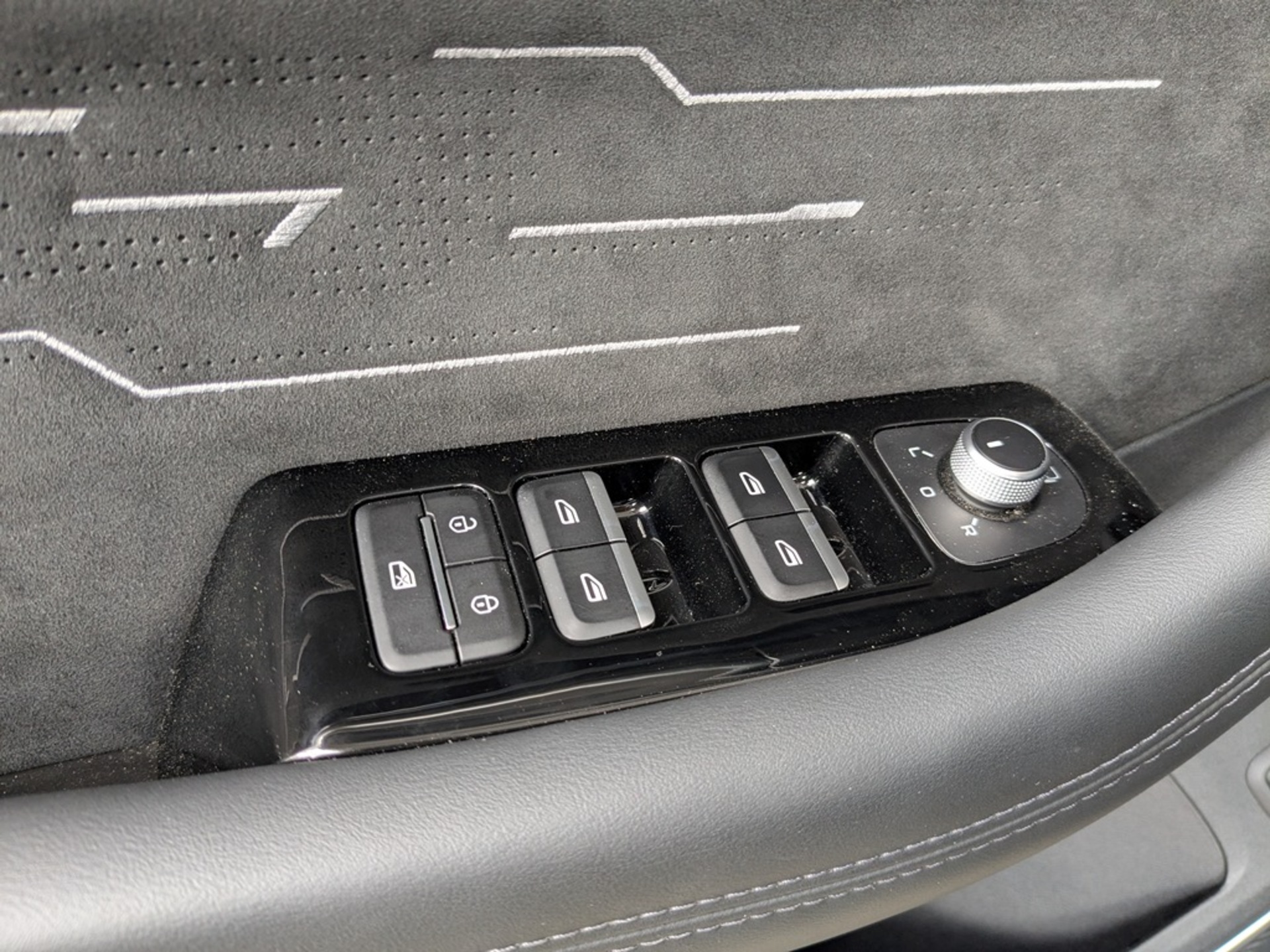 GEELY Monjaro 2.00 (238 л.с), автомат, 2025, пробег 14 663 км