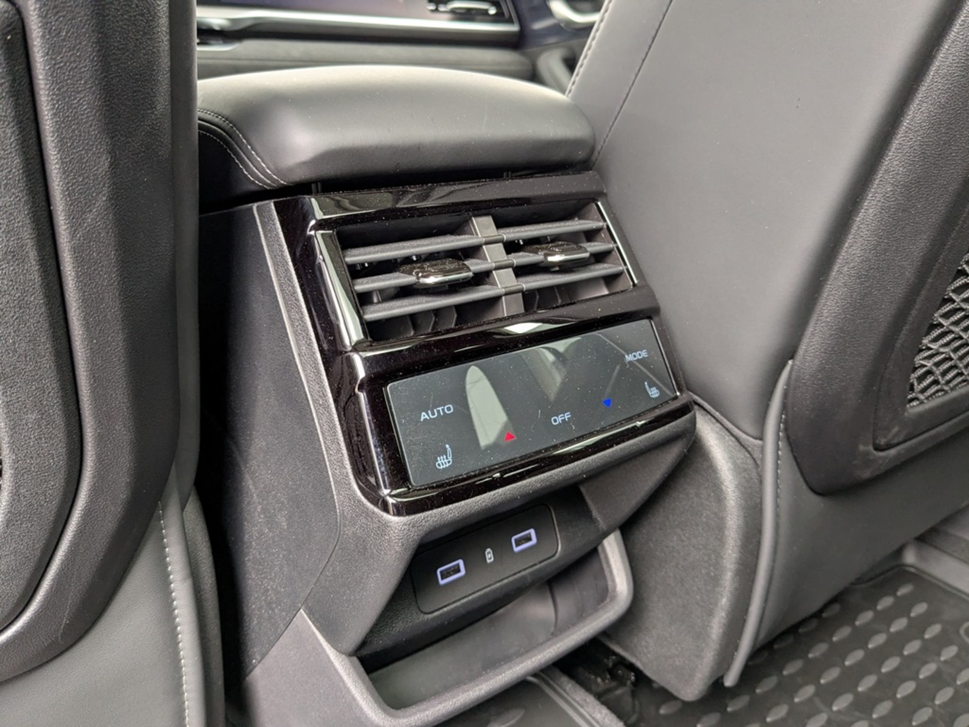 GEELY Monjaro 2.00 (238 л.с), автомат, 2025, пробег 14 663 км