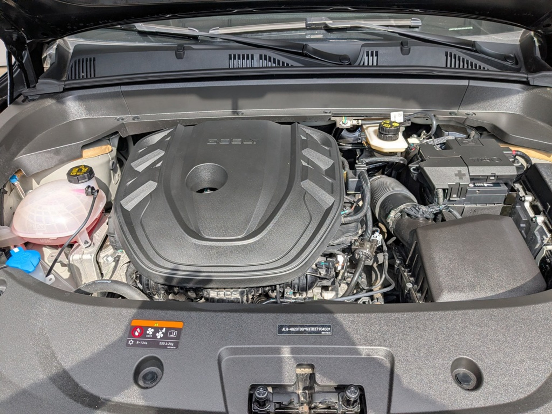 GEELY Monjaro 2.00 (238 л.с), автомат, 2025, пробег 14 663 км