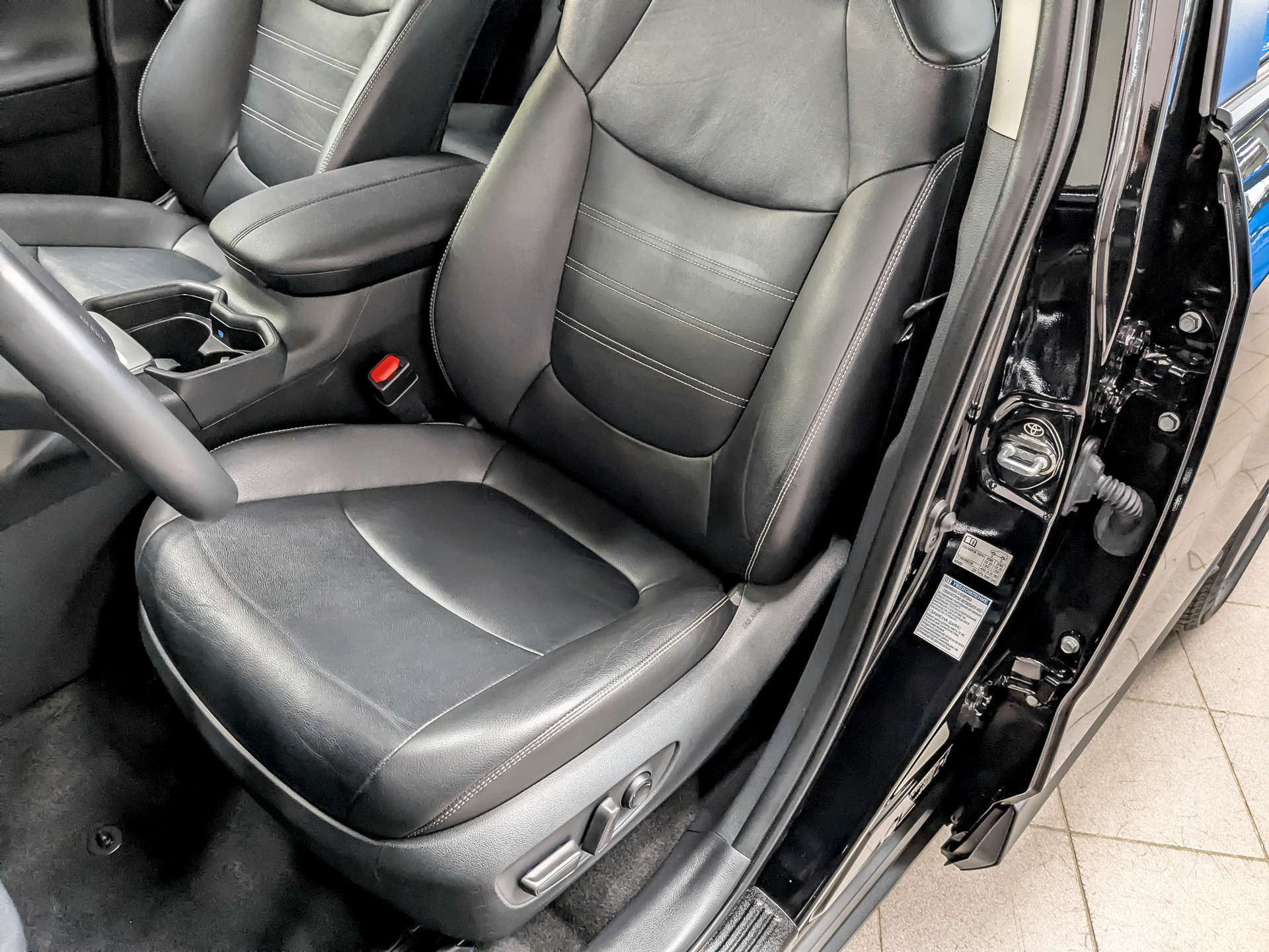 TOYOTA Rav-4 2.00 (149 л.с), автомат, 2021, пробег 61 436 км