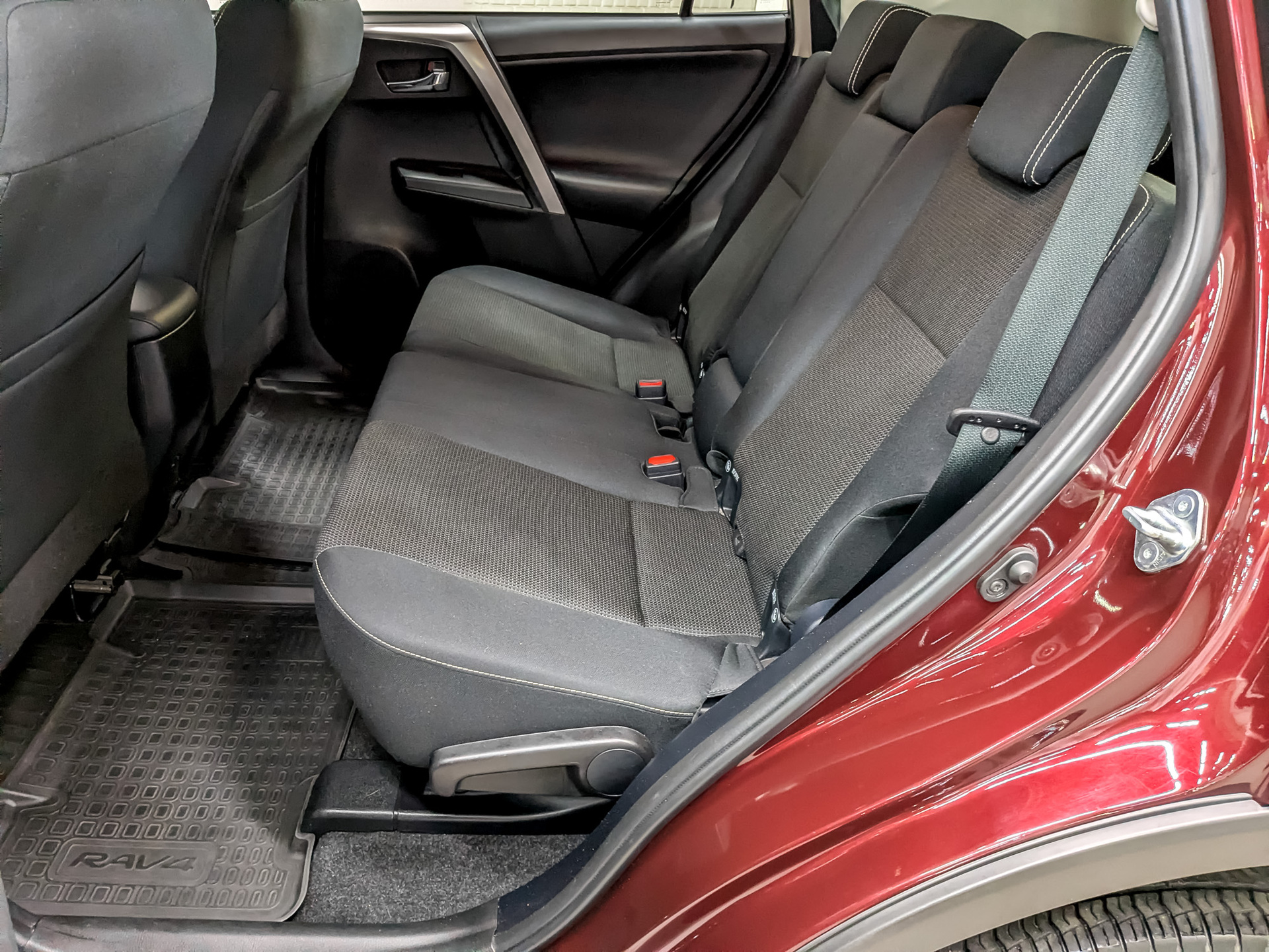 TOYOTA Rav-4 2.00 (146 л.с), автомат, 2018, пробег 87 452 км