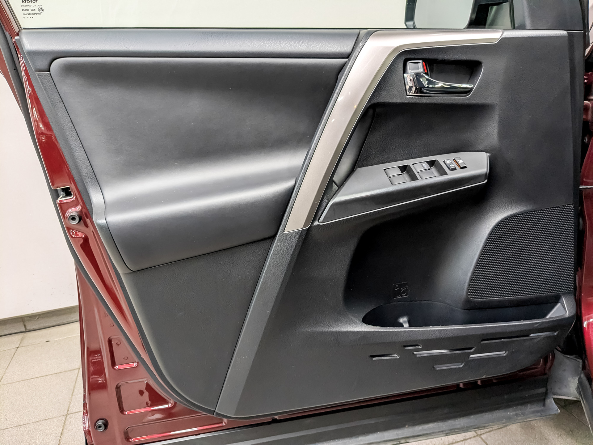 TOYOTA Rav-4 2.00 (146 л.с), автомат, 2018, пробег 87 452 км