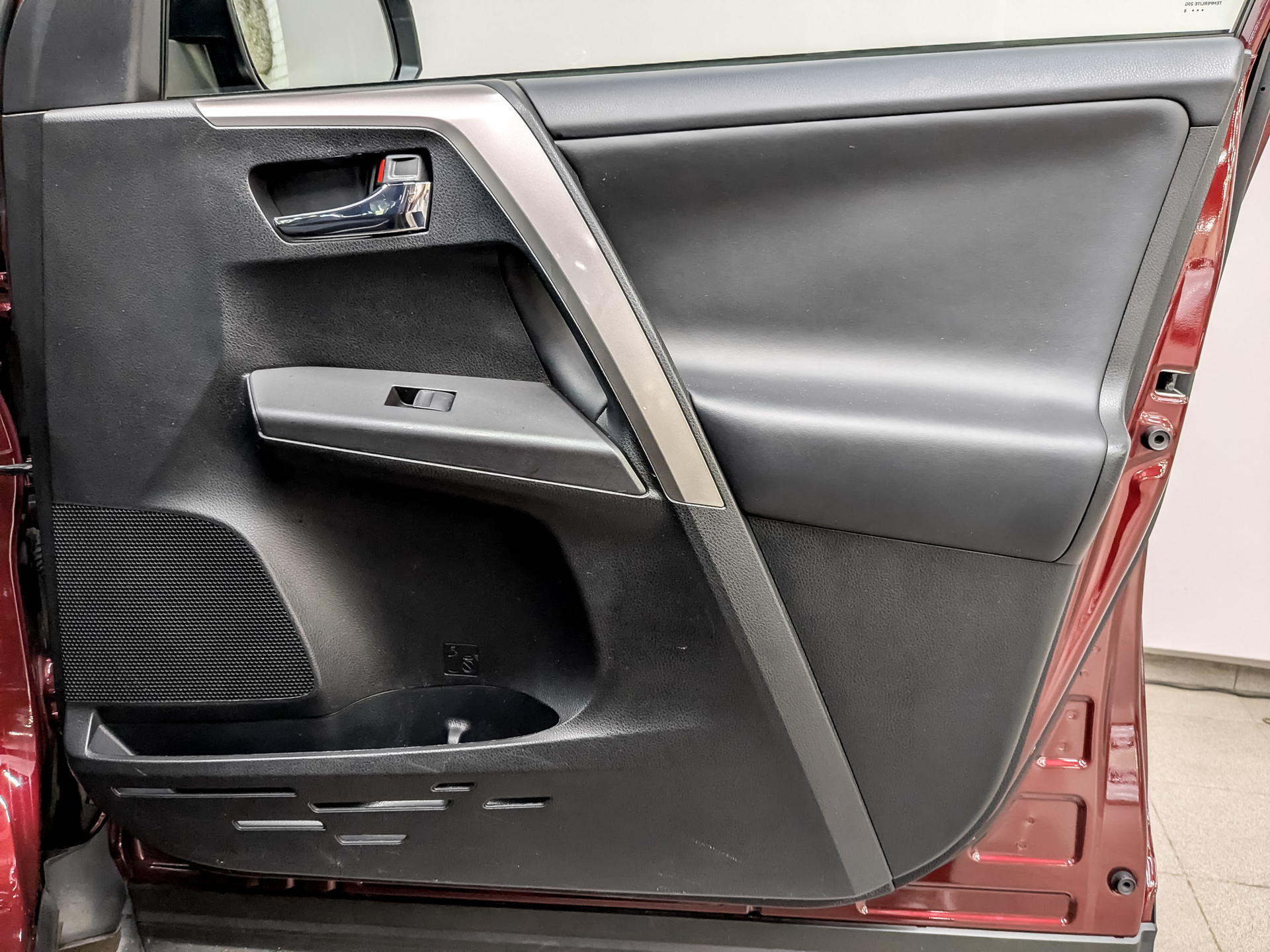 TOYOTA Rav-4 2.00 (146 л.с), автомат, 2018, пробег 87 452 км