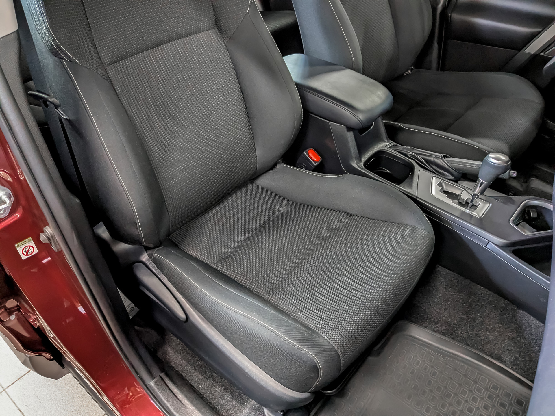 TOYOTA Rav-4 2.00 (146 л.с), автомат, 2018, пробег 87 452 км