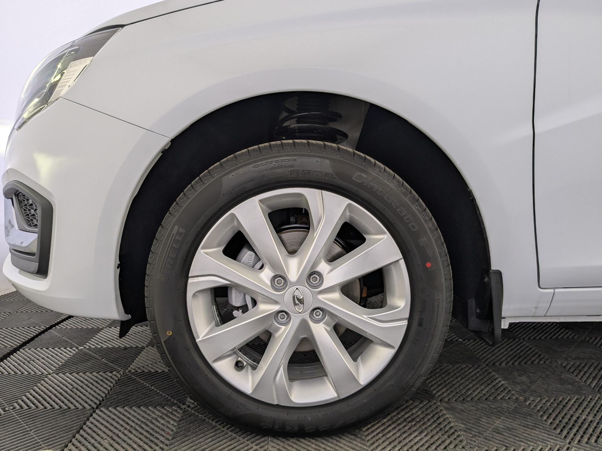 Фото Lada Vesta Седан Драйв 1.6/106 5MT