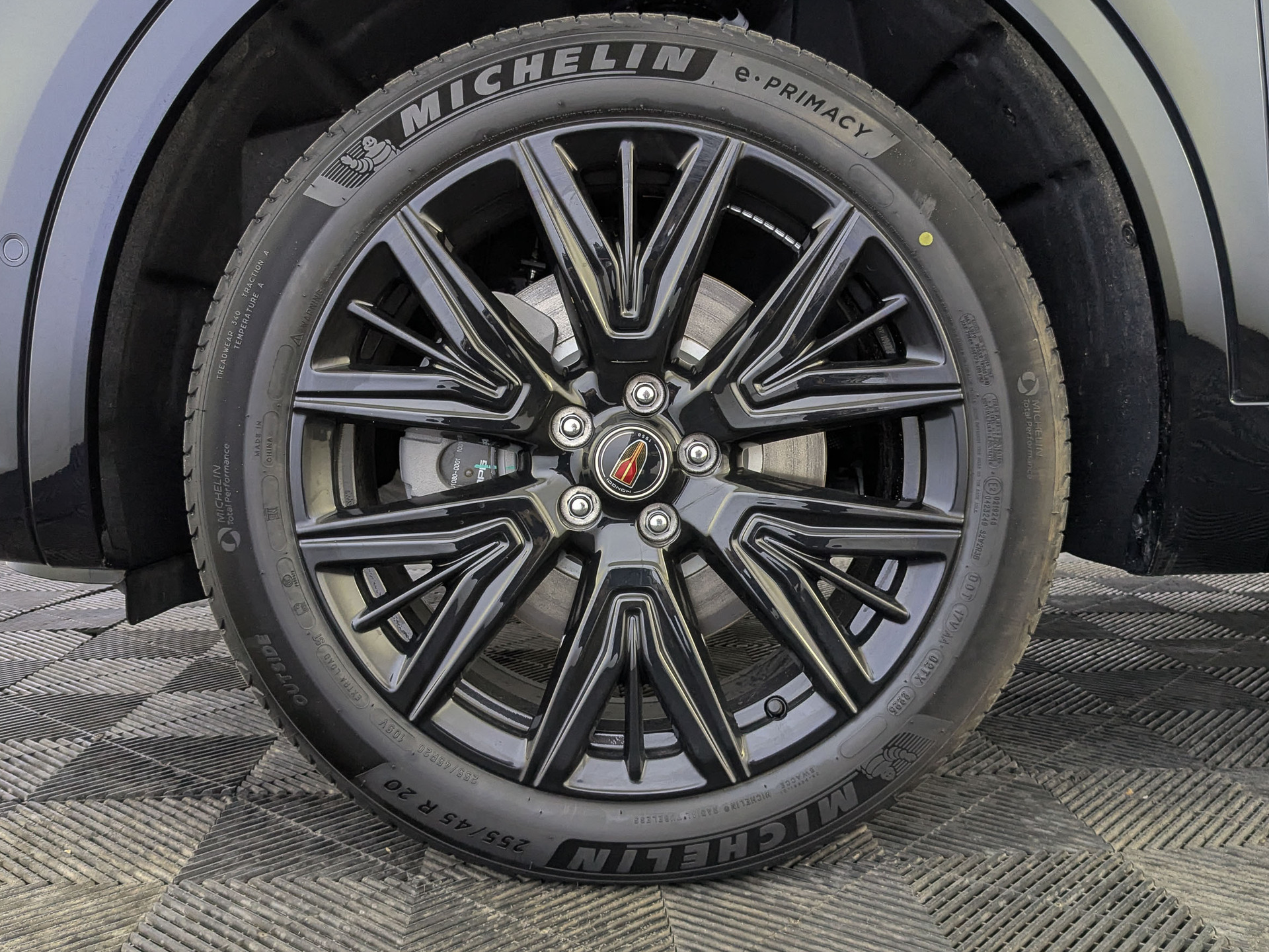 Фото Hongqi HS5 FL Deluxe  2.0T/245 8AT 4WD
