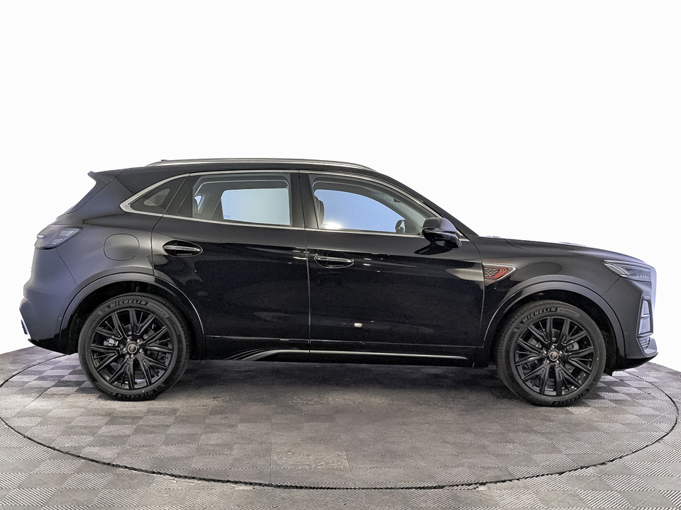 Hongqi HS5 FL Deluxe  2.0T/245 8AT 4WD