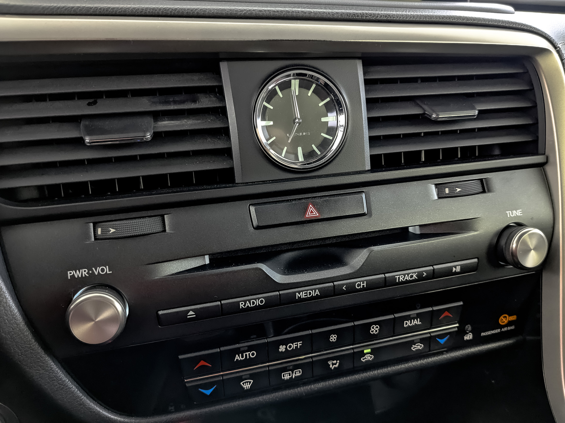 LEXUS RX 2.00 (238 л.с), автомат, 2019, пробег 178 467 км