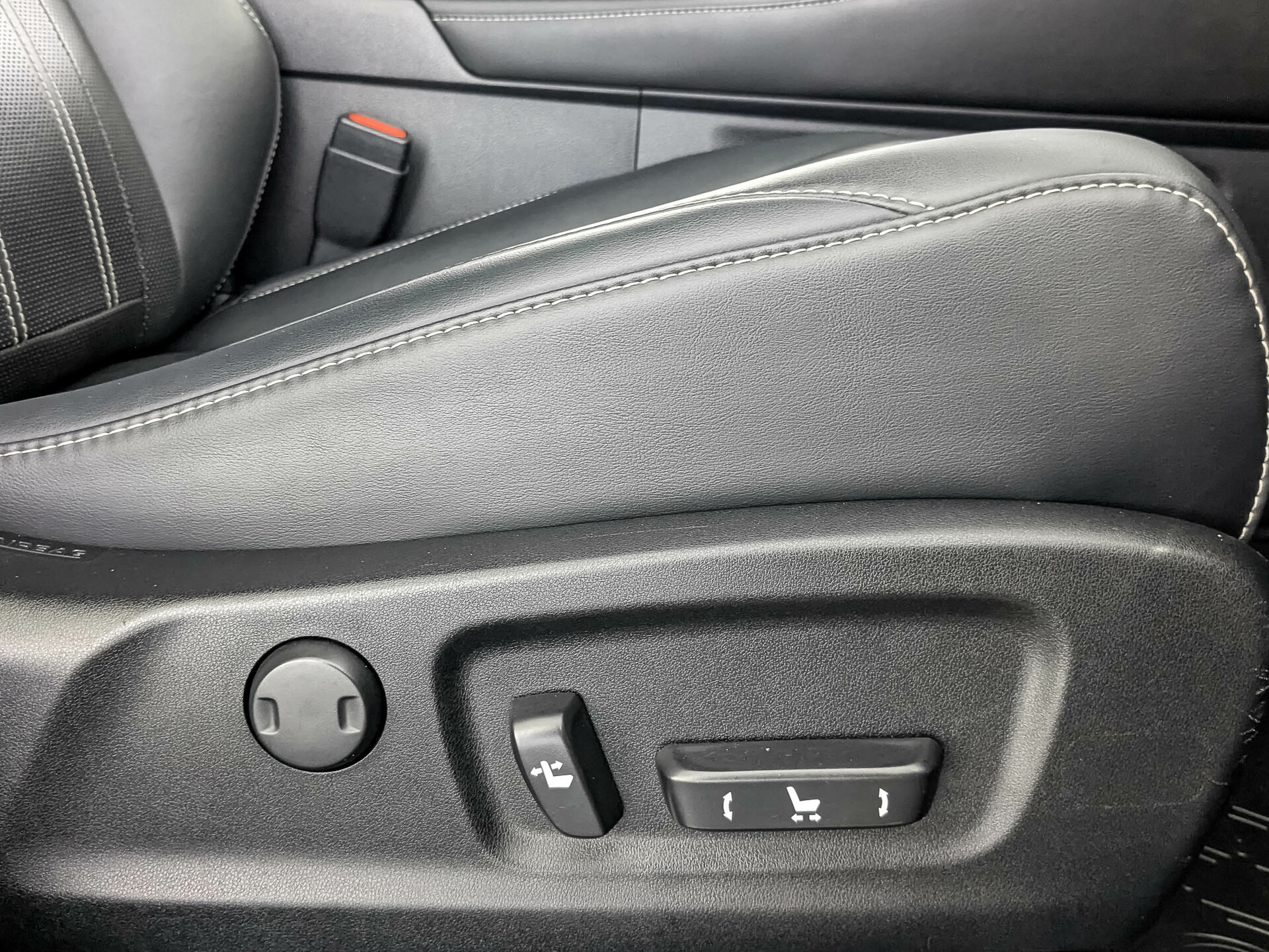 LEXUS RX 2.00 (238 л.с), автомат, 2019, пробег 178 467 км