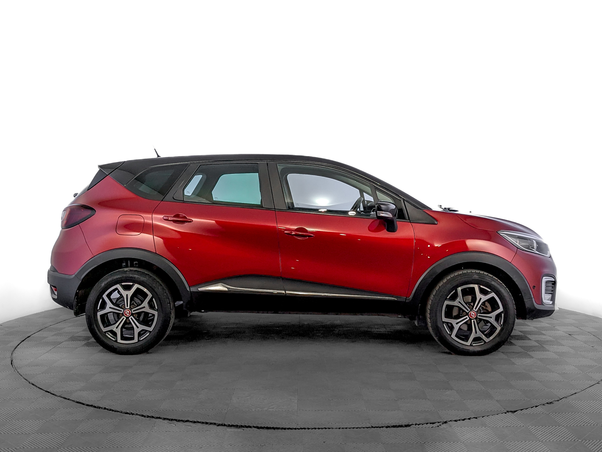 RENAULT Kaptur 2.00 (143 л.с), автомат, 2019, пробег 78 582 км