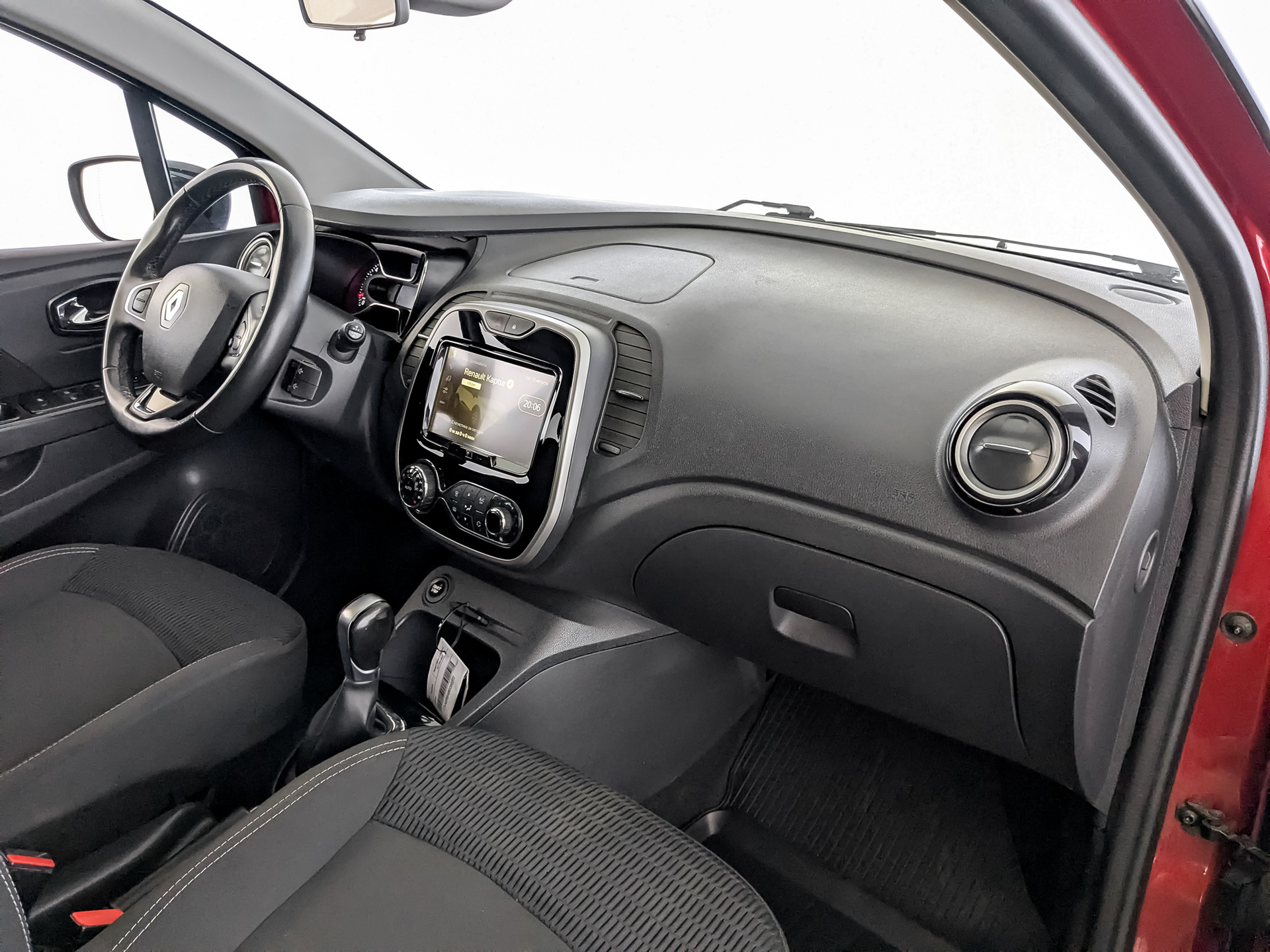 RENAULT Kaptur 2.00 (143 л.с), автомат, 2019, пробег 78 582 км