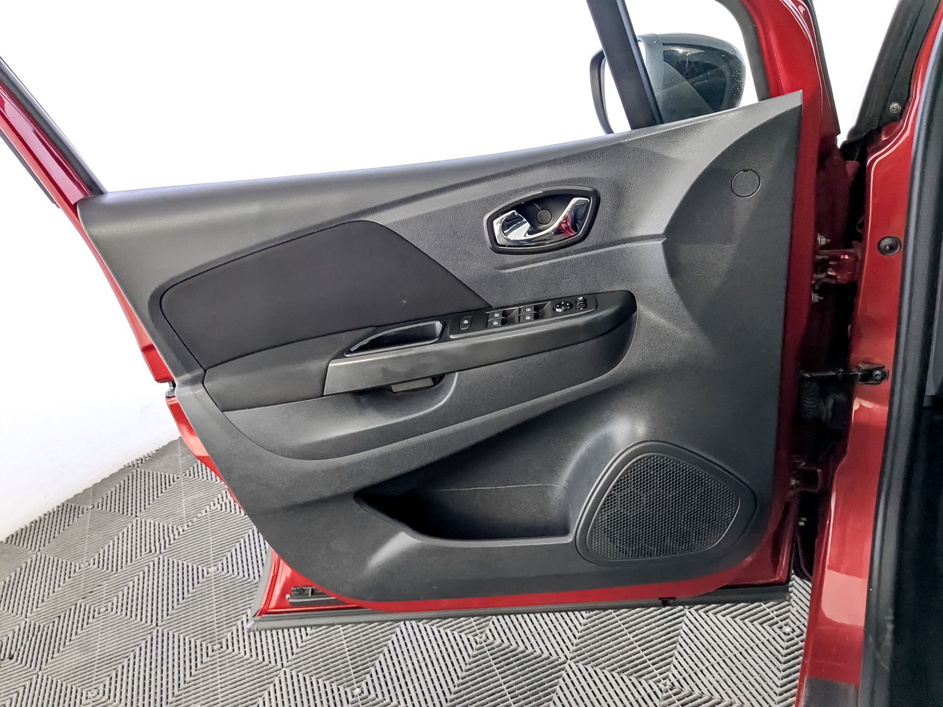 RENAULT Kaptur 2.00 (143 л.с), автомат, 2019, пробег 78 582 км