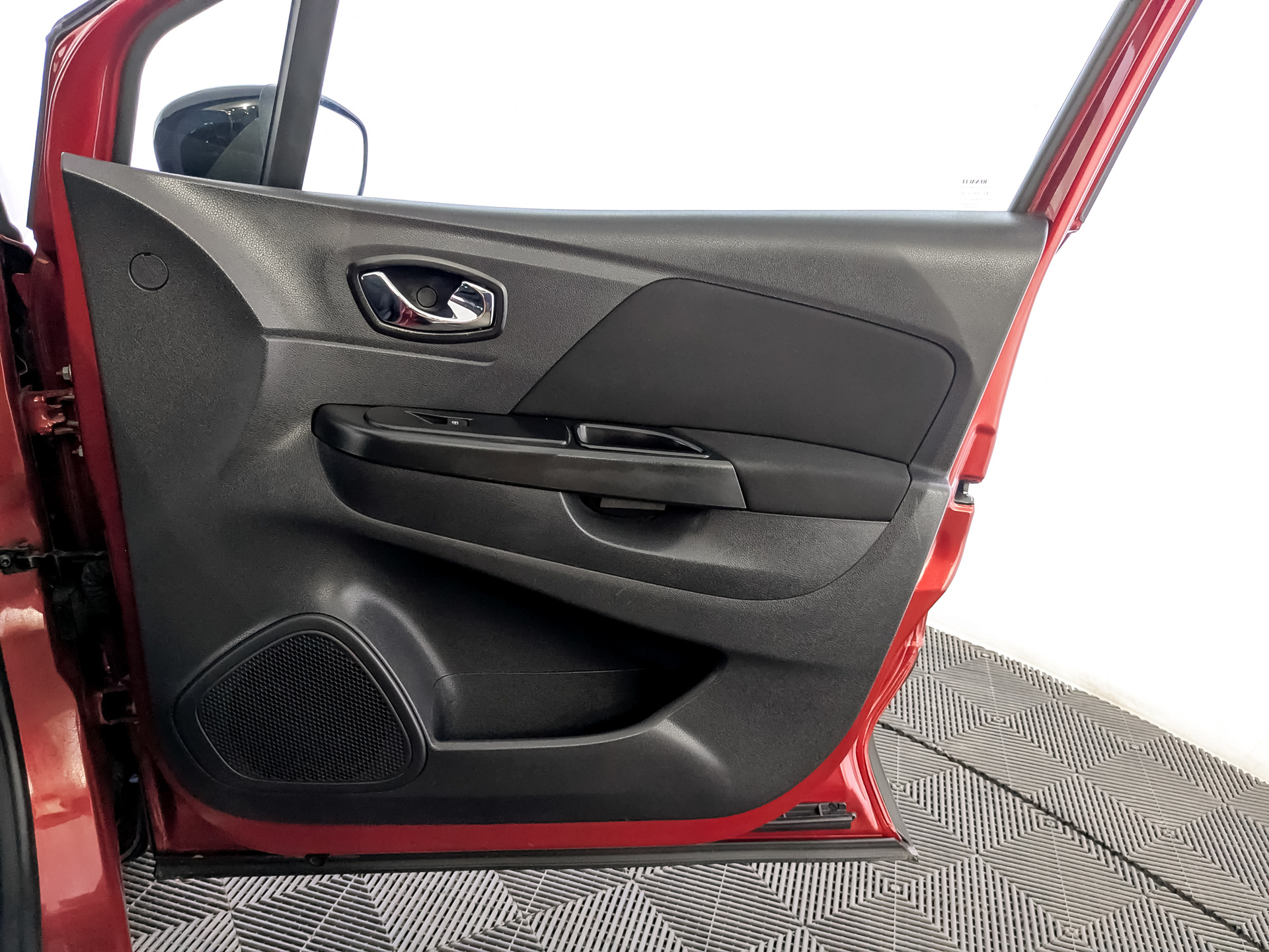 RENAULT Kaptur 2.00 (143 л.с), автомат, 2019, пробег 78 582 км