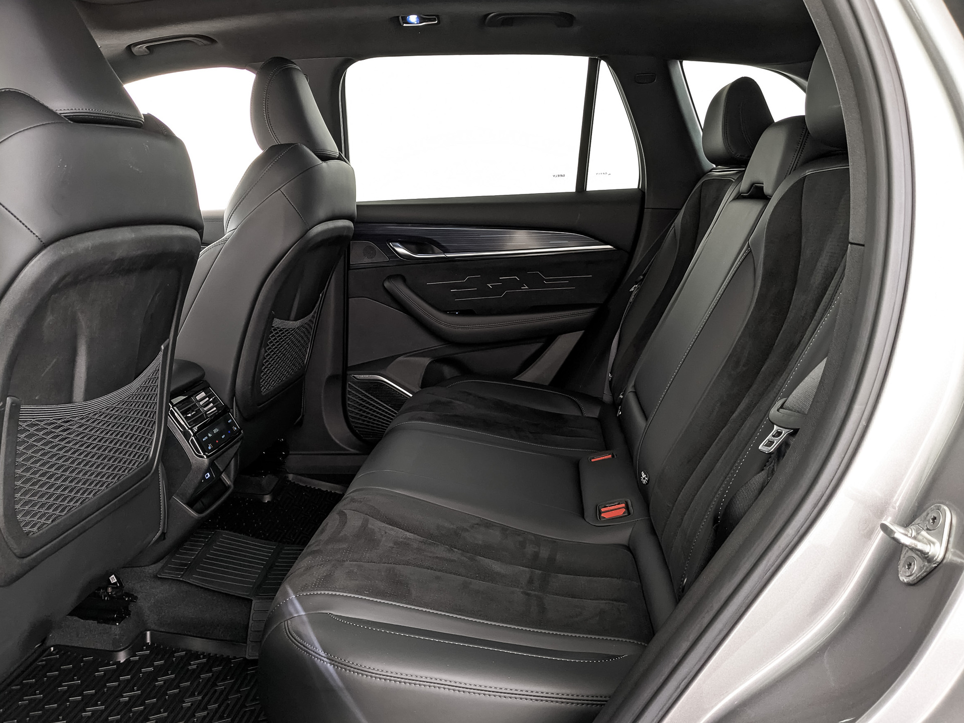 GEELY Monjaro 2.00 (238 л.с), автомат, 2024, пробег 17 849 км