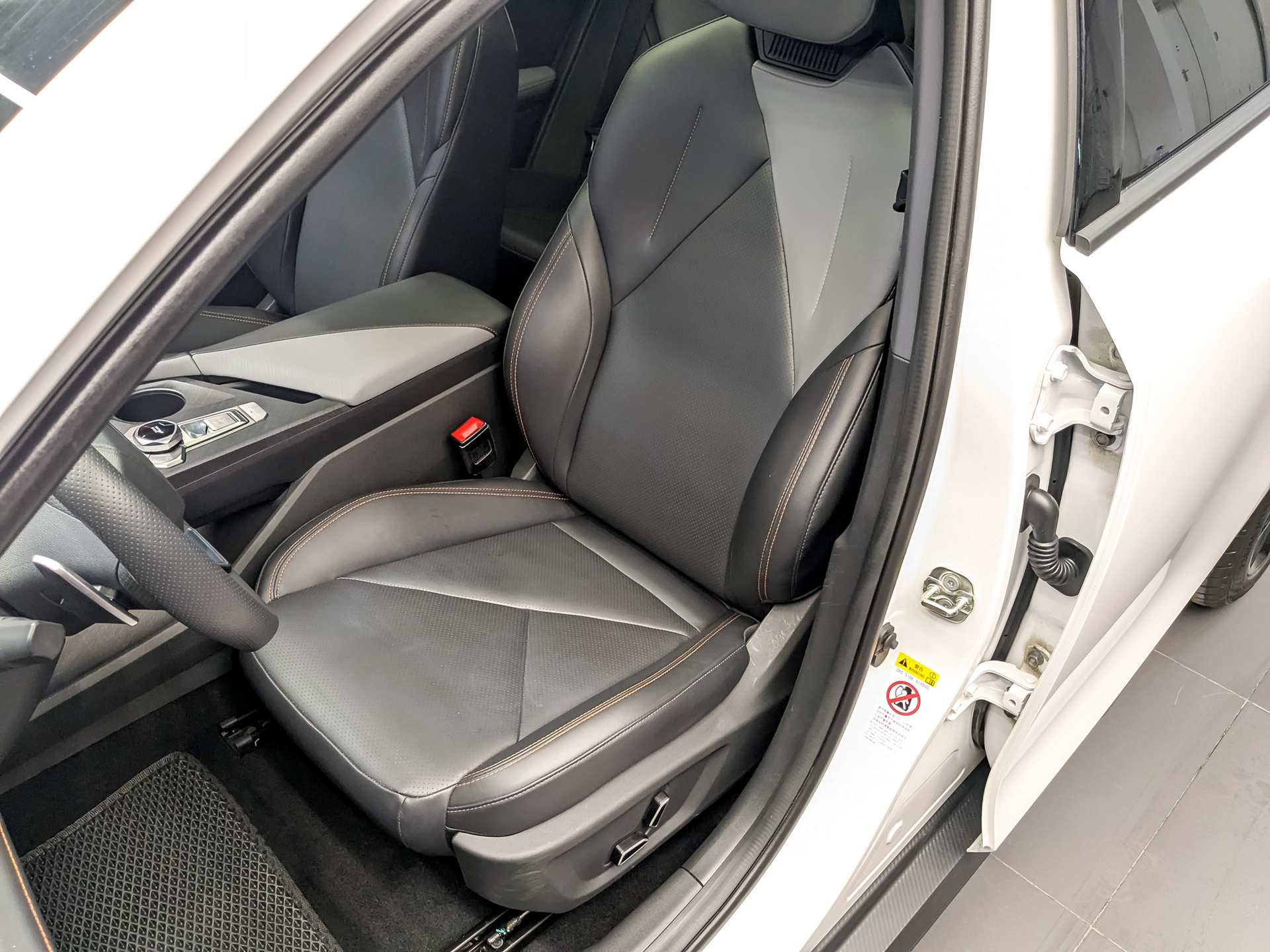 CHANGAN UNI-V 1.50 (181 л.с), автомат, 2023, пробег 25 100 км