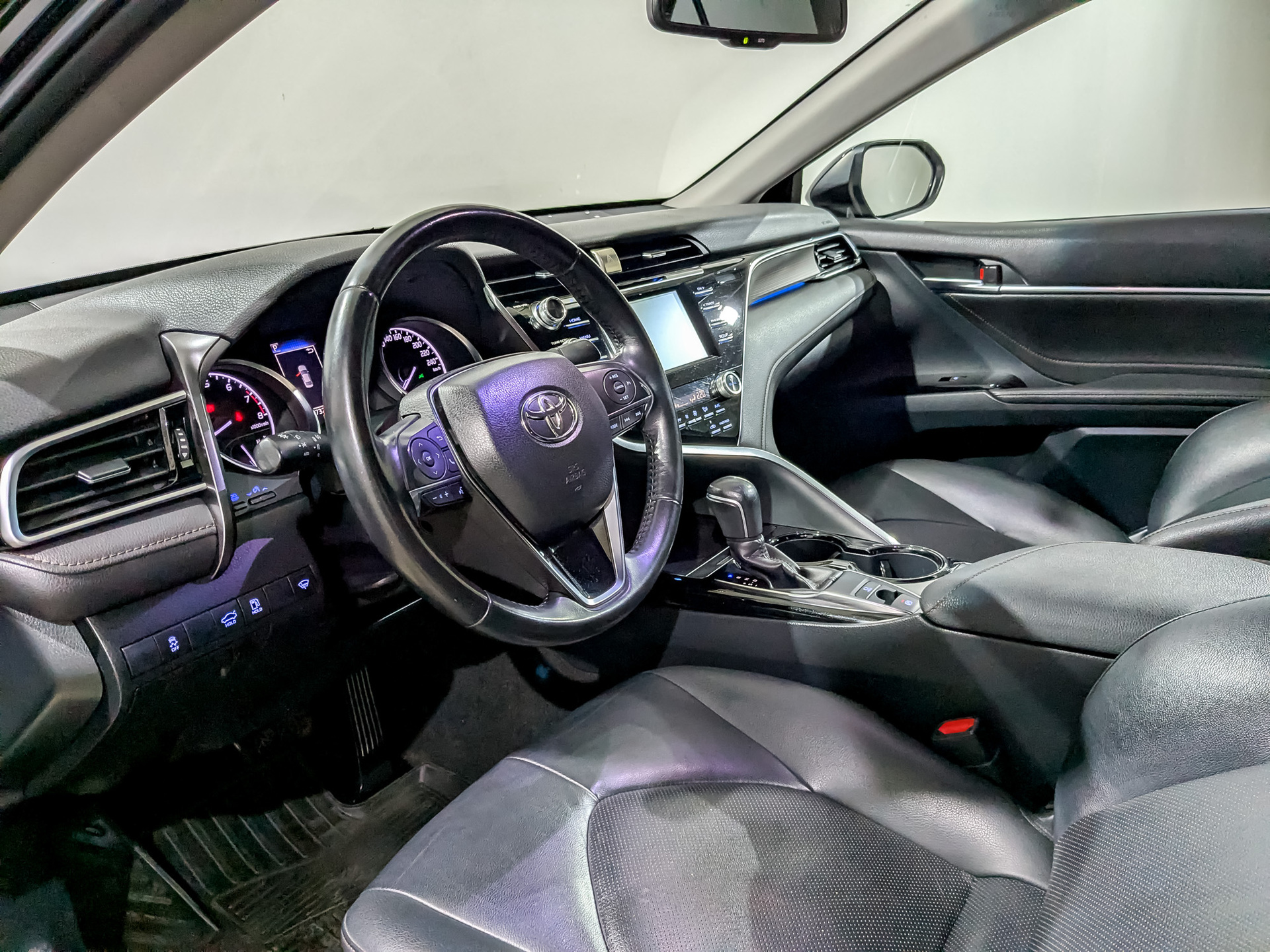 TOYOTA Camry 2.00 (150 л.с), автомат, 2021, пробег 73 230 км