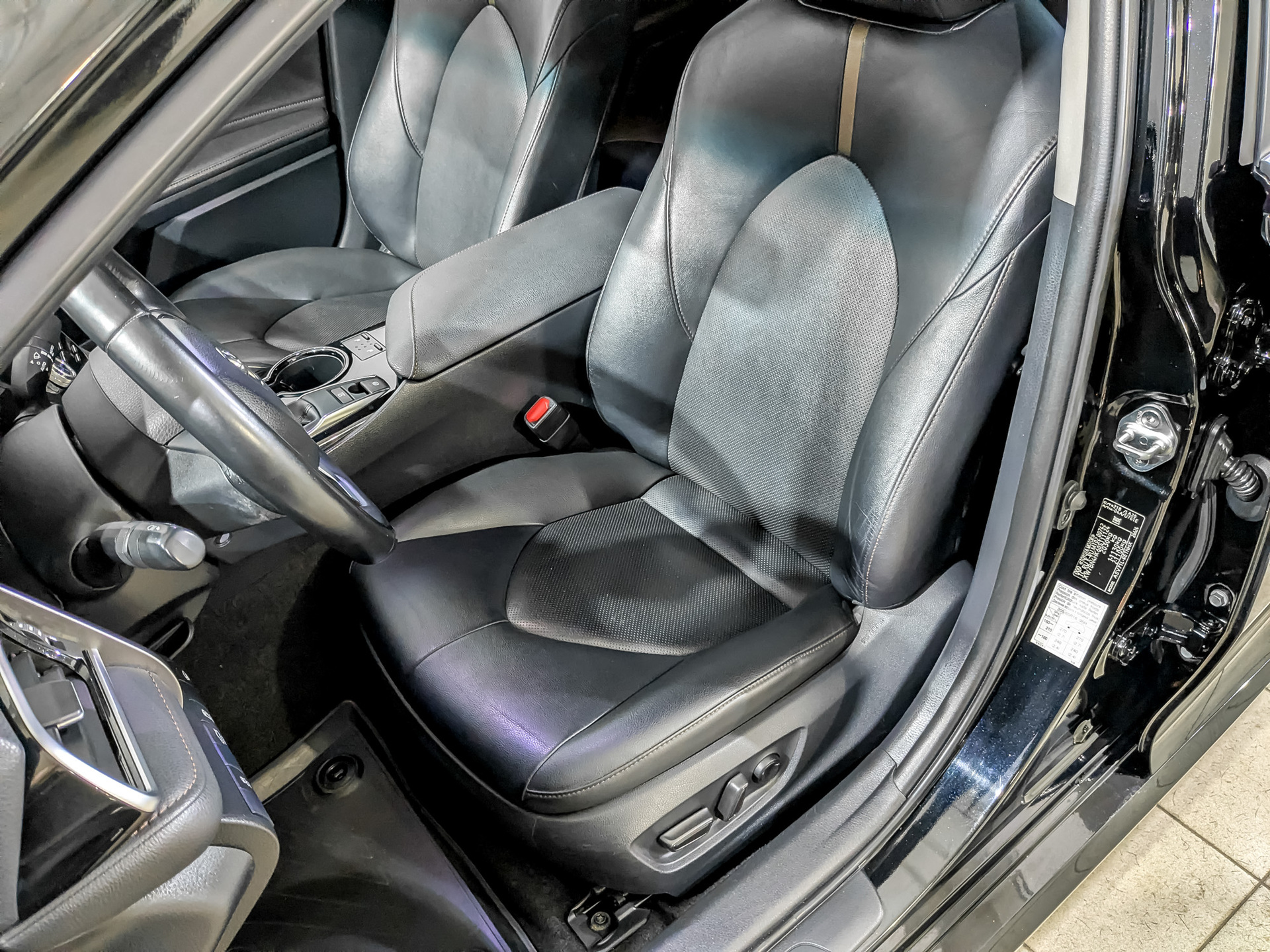 TOYOTA Camry 2.00 (150 л.с), автомат, 2021, пробег 73 230 км