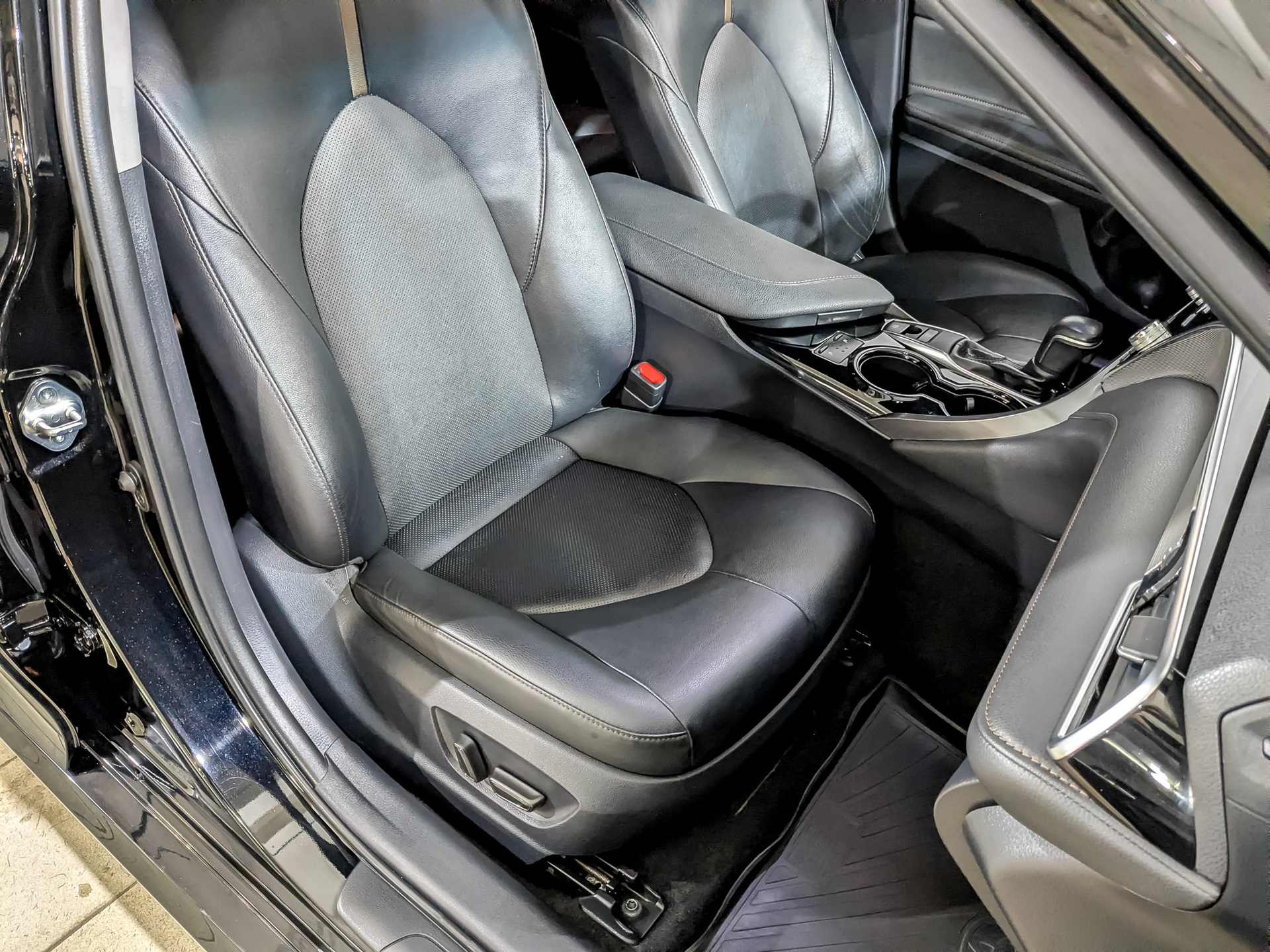 TOYOTA Camry 2.00 (150 л.с), автомат, 2021, пробег 73 230 км