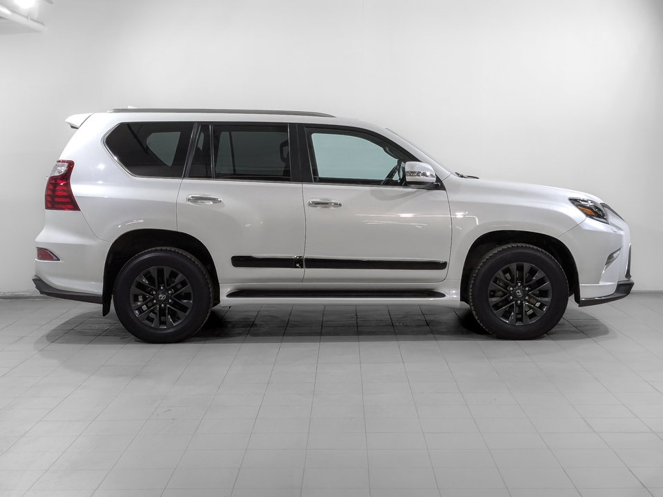 Lexus GX II