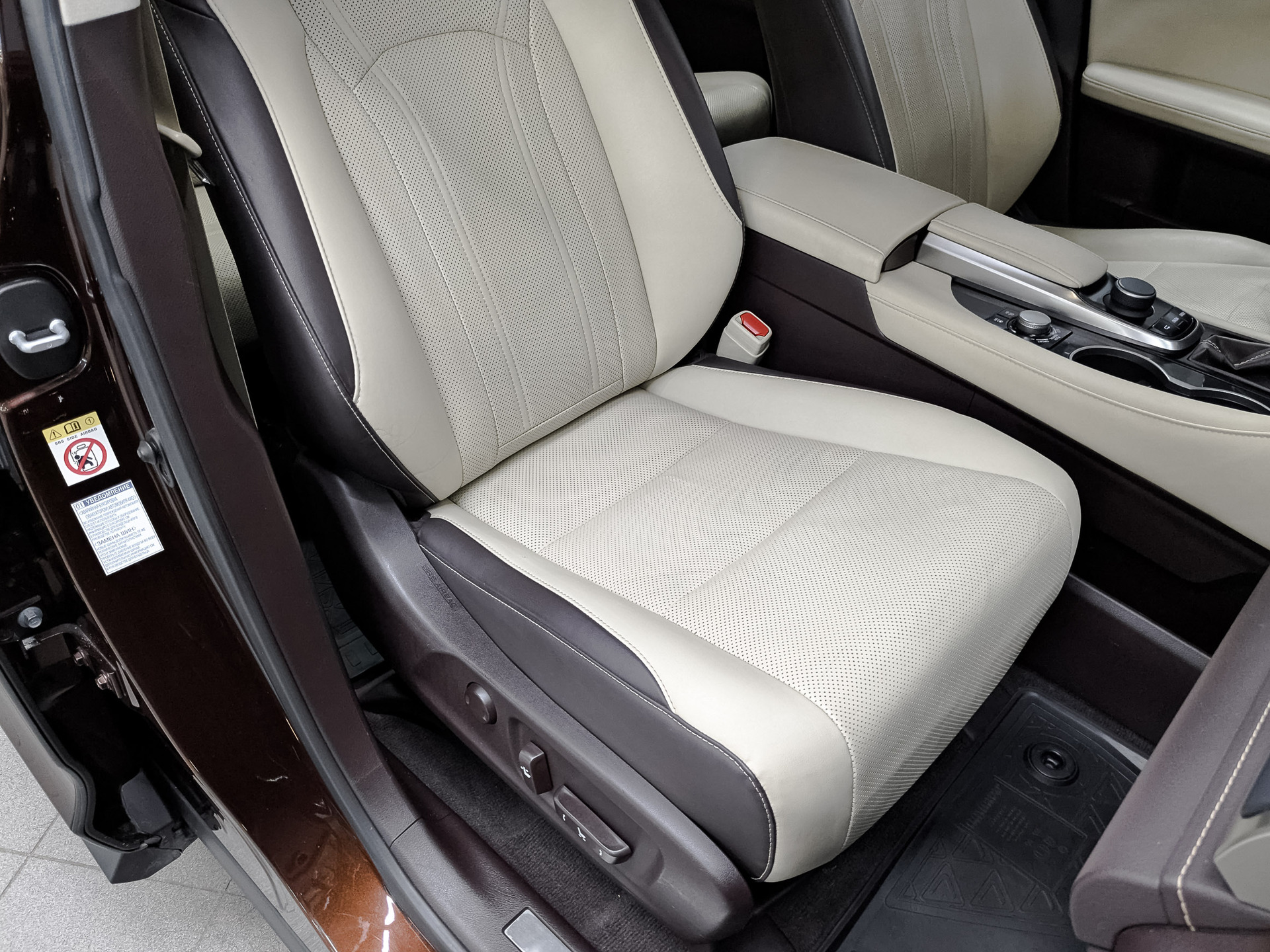 LEXUS RX 2.00 (238 л.с), автомат, 2017, пробег 120 498 км