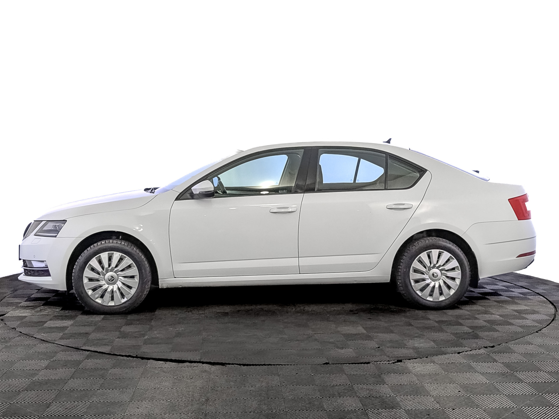 SKODA Octavia 1.60 (110 л.с), автомат, 2020, пробег 133 830 км