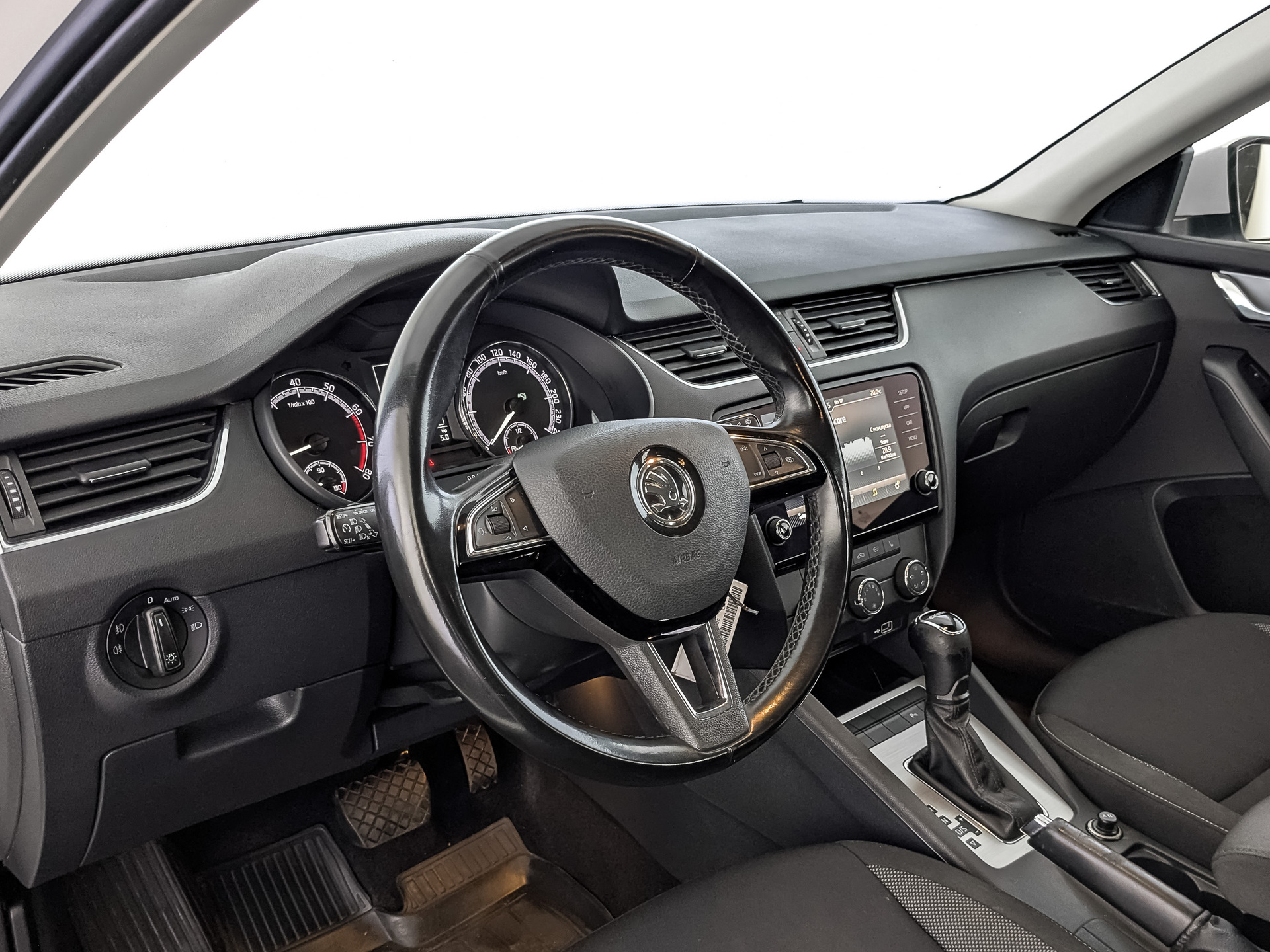 SKODA Octavia 1.60 (110 л.с), автомат, 2020, пробег 133 830 км