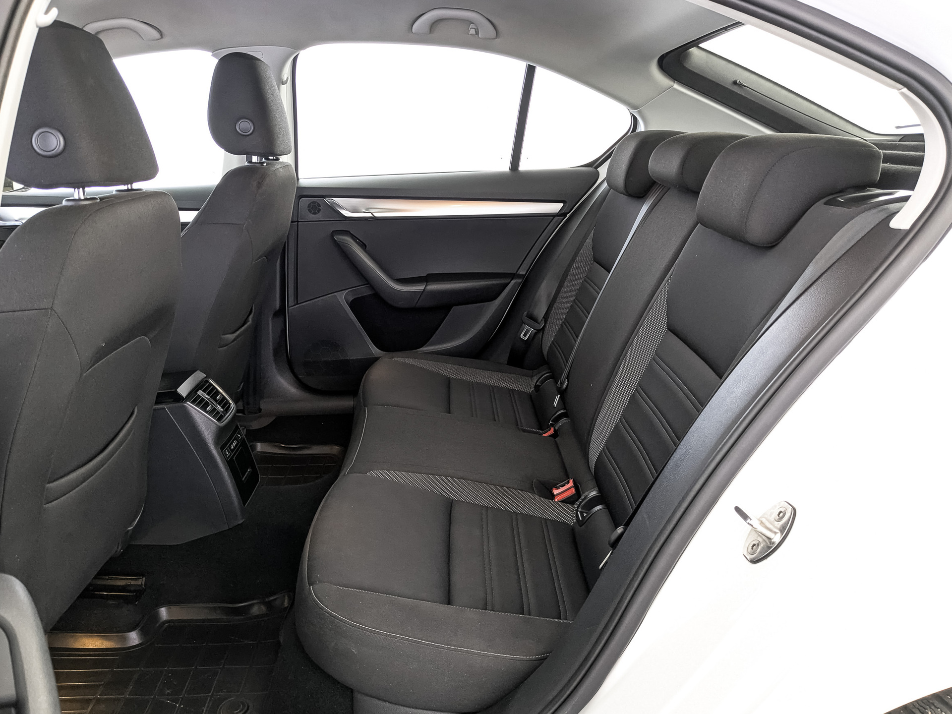 SKODA Octavia 1.60 (110 л.с), автомат, 2020, пробег 133 830 км