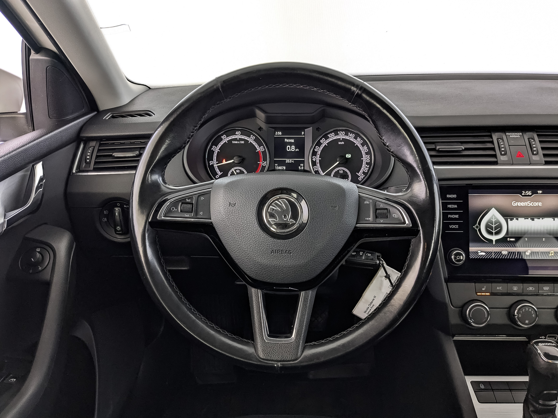 SKODA Octavia 1.60 (110 л.с), автомат, 2020, пробег 133 830 км