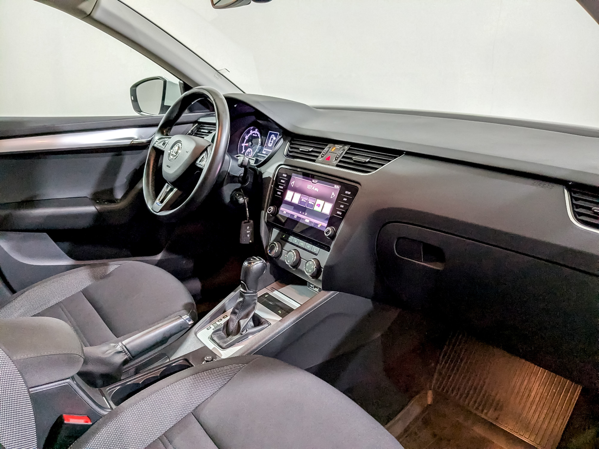 SKODA Octavia 1.60 (110 л.с), автомат, 2020, пробег 80 725 км