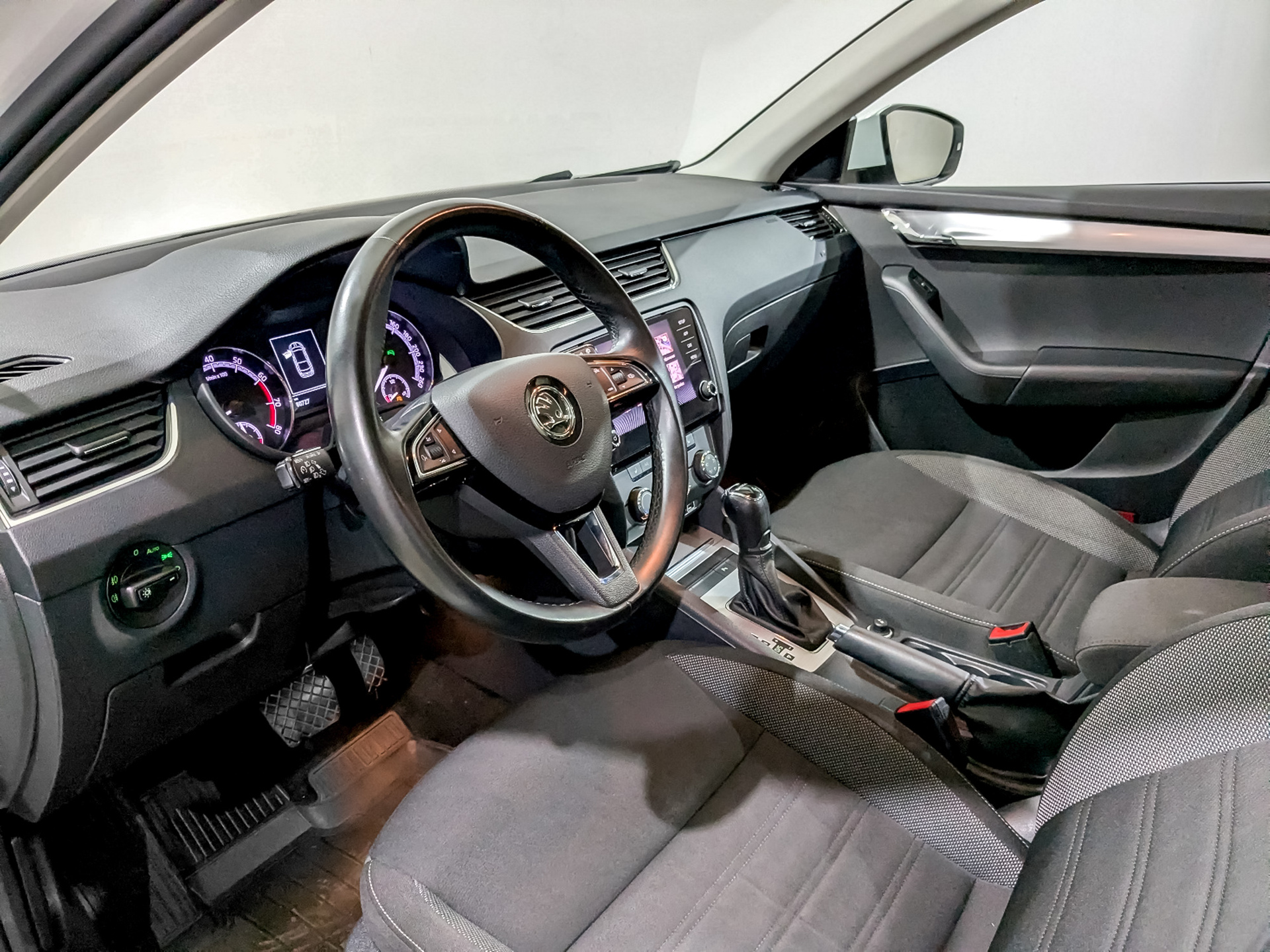SKODA Octavia 1.60 (110 л.с), автомат, 2020, пробег 80 725 км