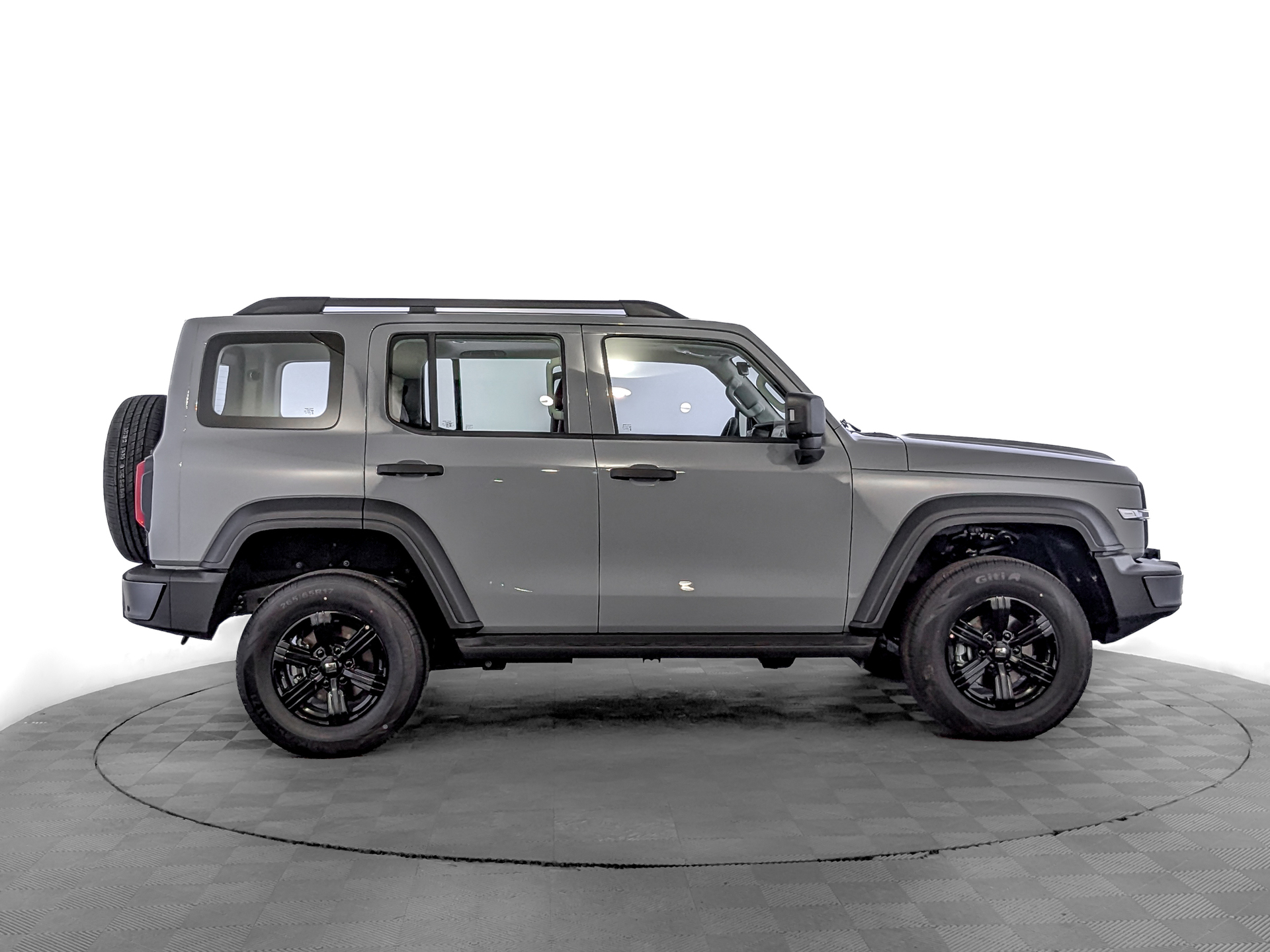 Фото Tank 300 Драйв (Adventure) 2.0T/218 8AT 4WD