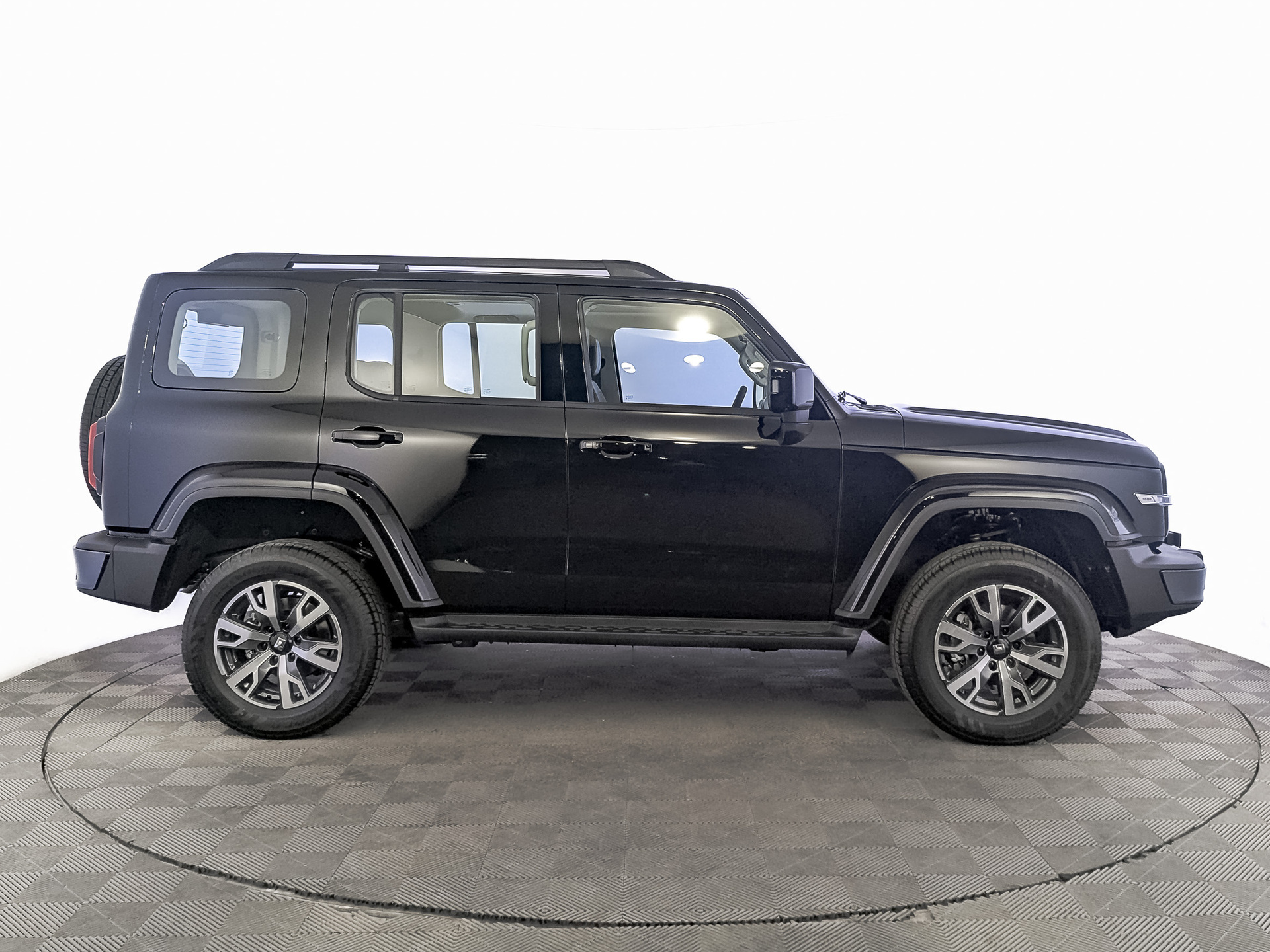 Фото Tank 300 Сити Драйв (City Adventure) 2.0T/218 8AT 4WD