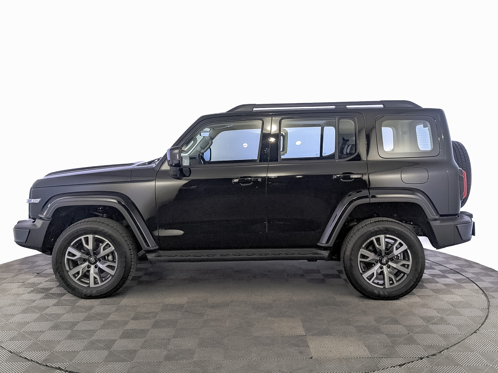 Фото Tank 300 Сити Драйв (City Adventure) 2.0T/218 8AT 4WD