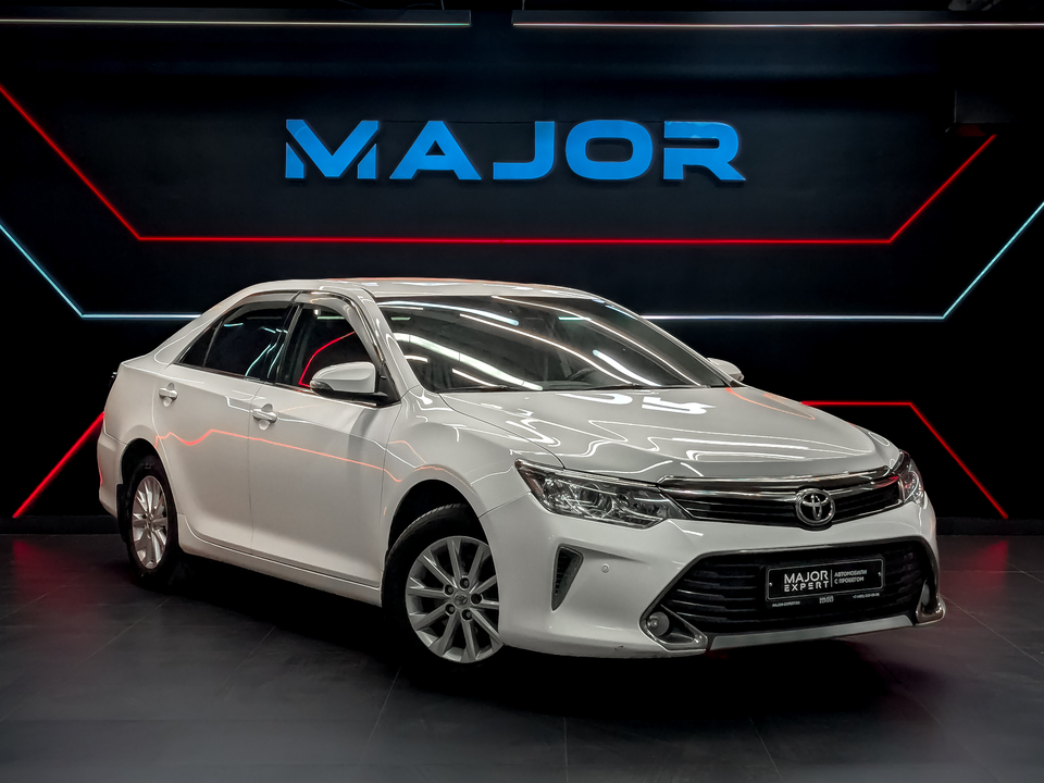 Toyota Camry VII