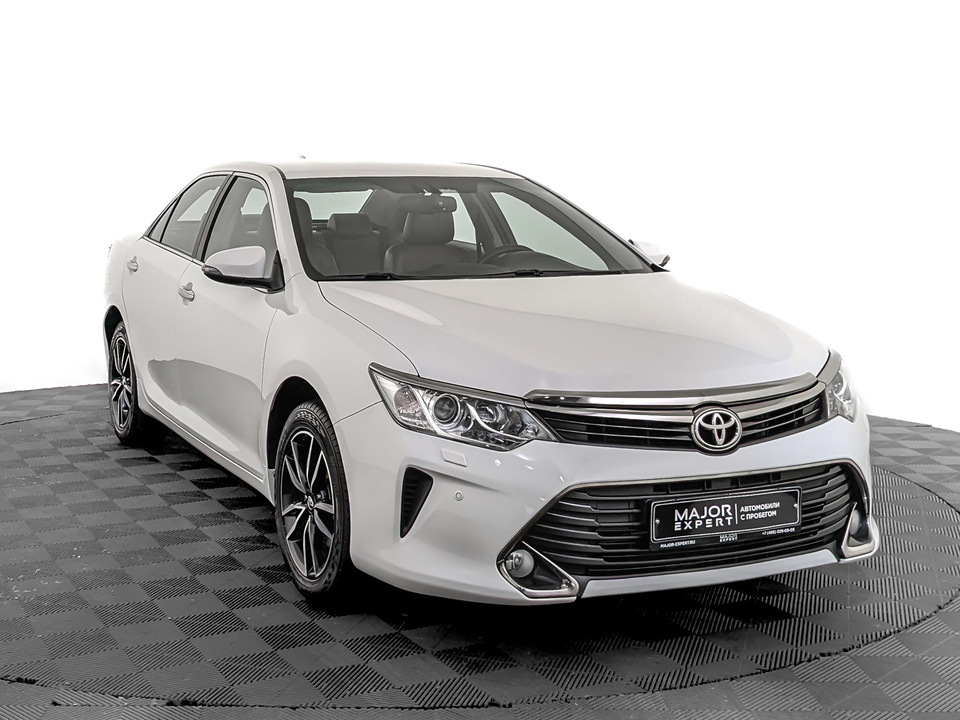 Toyota Camry VII