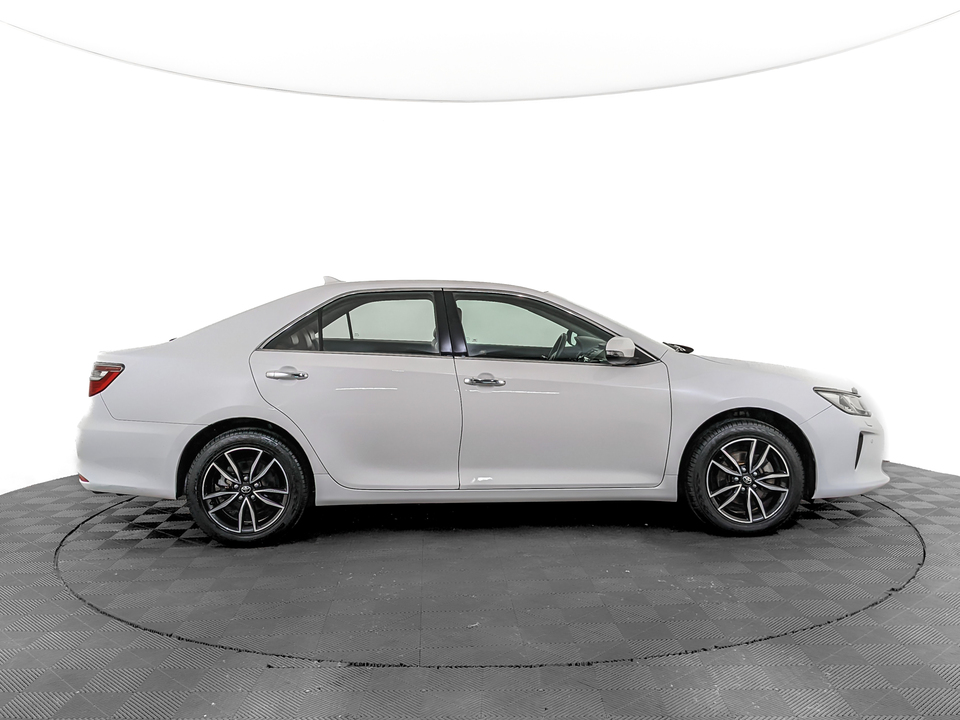 Toyota Camry VII
