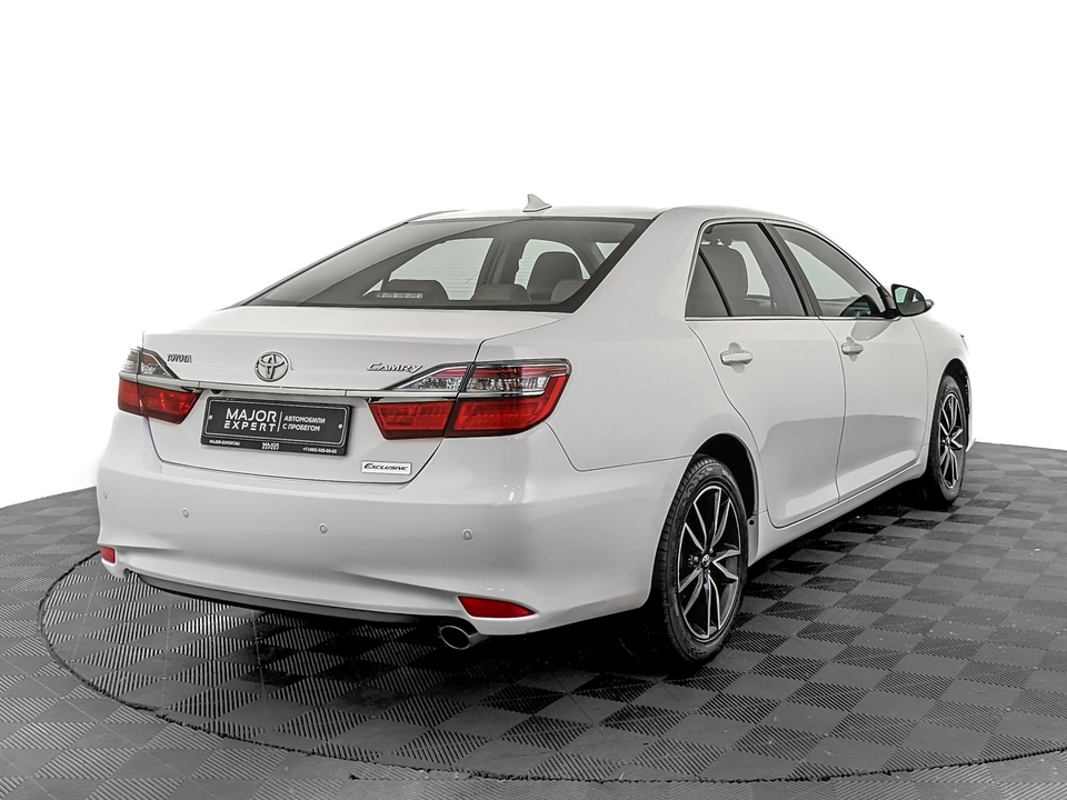 Toyota Camry VII