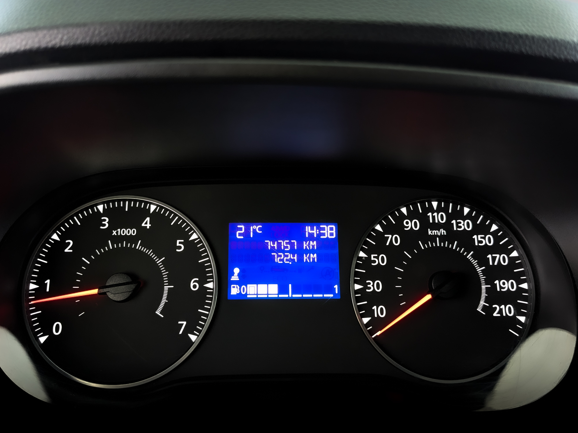 RENAULT Duster 1.60 (114 л.с), механическая, 2021, пробег 74 753 км
