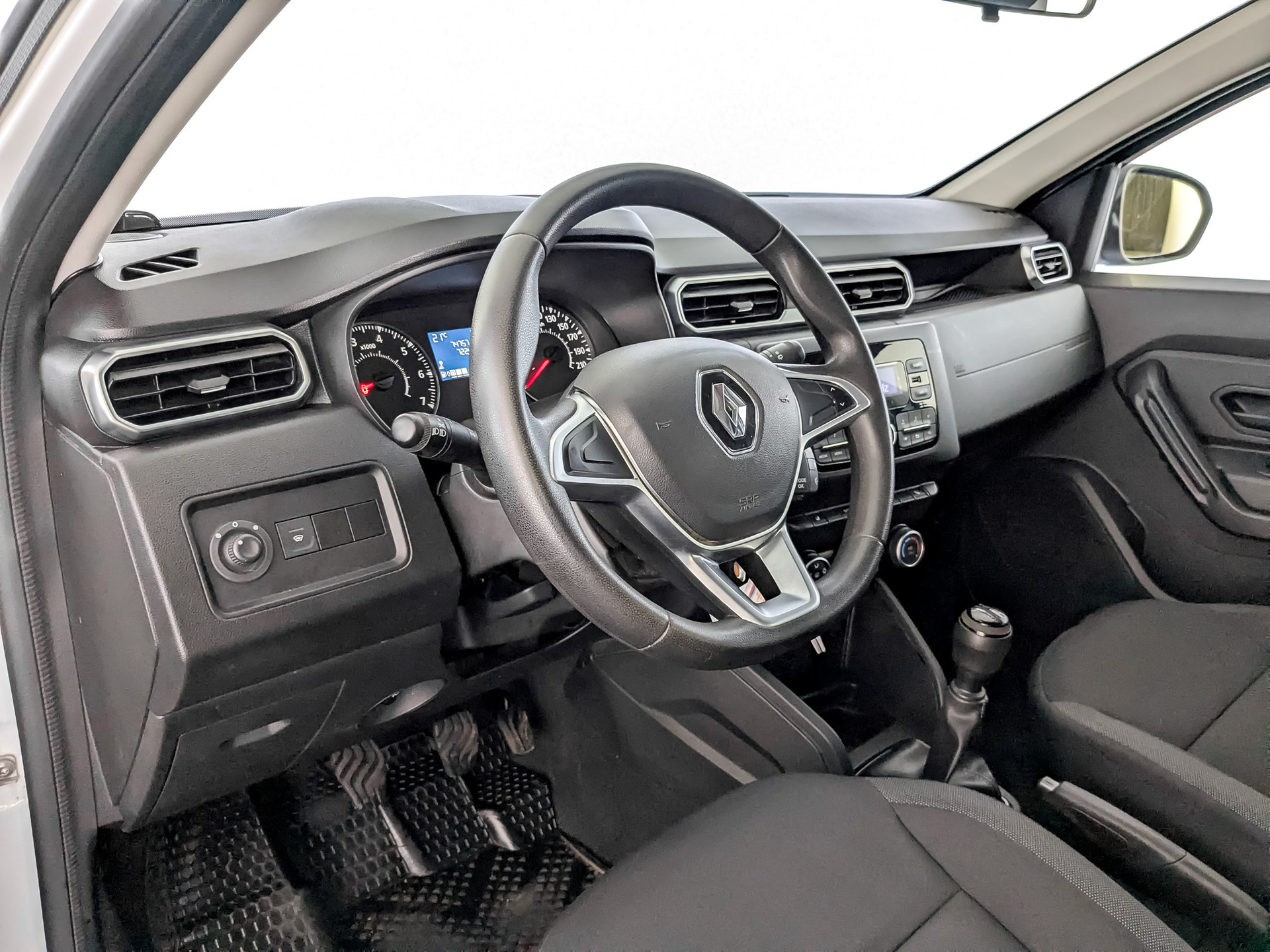 RENAULT Duster 1.60 (114 л.с), механическая, 2021, пробег 74 753 км