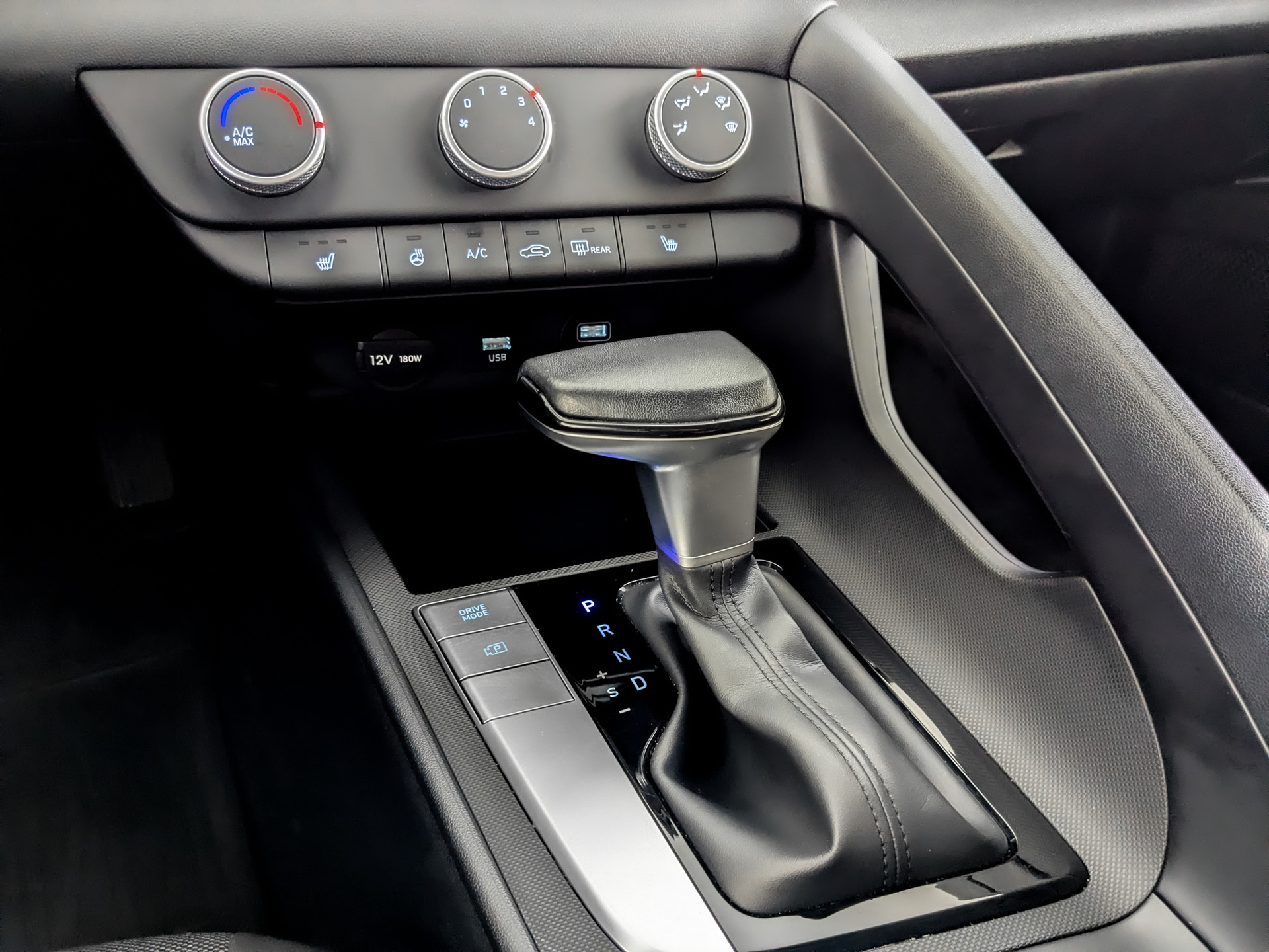 HYUNDAI Elantra 1.60 (128 л.с), автомат, 2022, пробег 61 860 км