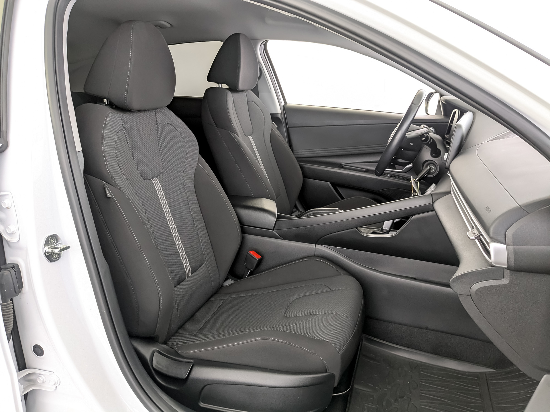 HYUNDAI Elantra 1.60 (128 л.с), автомат, 2022, пробег 61 860 км