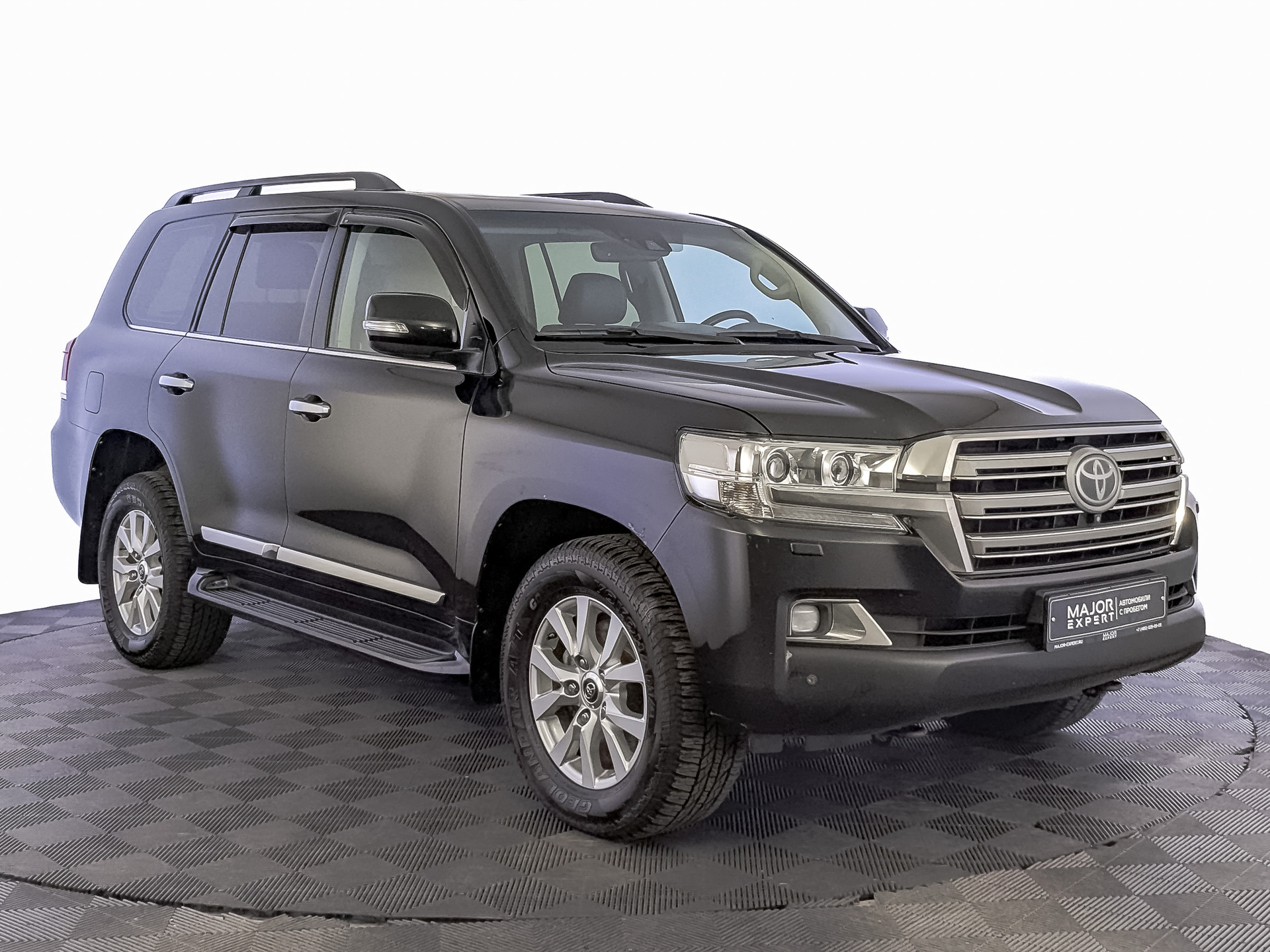TOYOTA Land Cruiser 200 4.60 (309 л.с), автомат, 2020, пробег 131 306 км