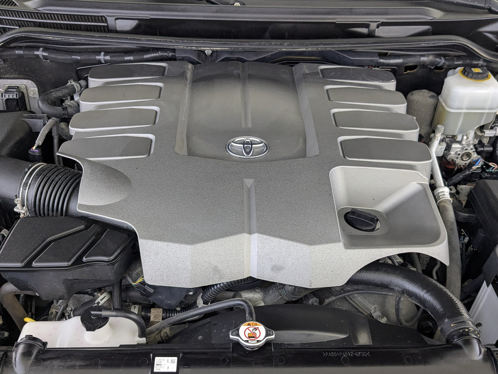 TOYOTA Land Cruiser 200 4.60 (309 л.с), автомат, 2020, пробег 131 306 км
