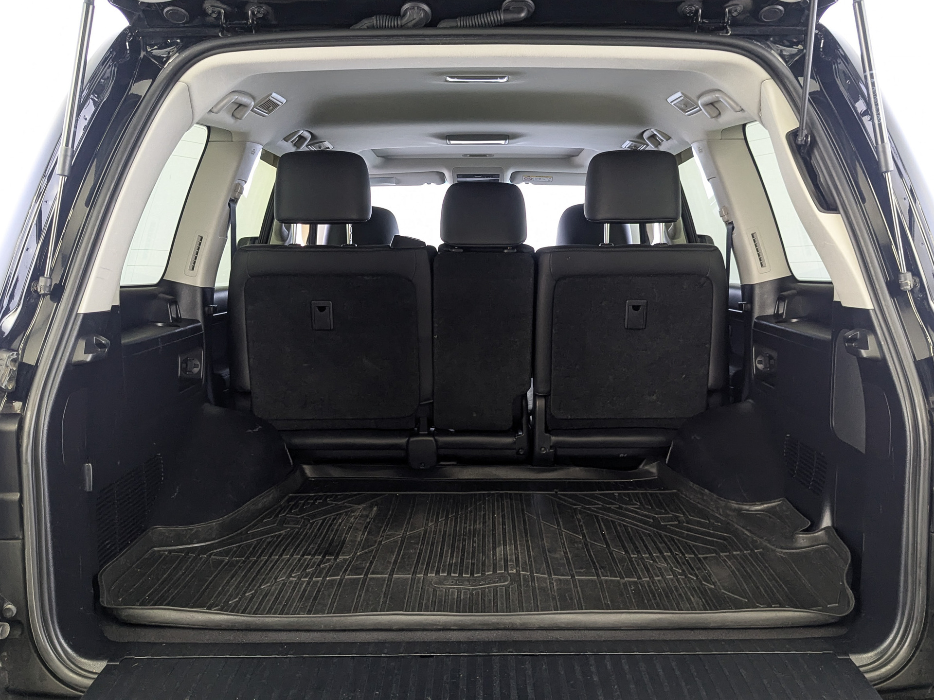 TOYOTA Land Cruiser 200 4.60 (309 л.с), автомат, 2020, пробег 131 306 км
