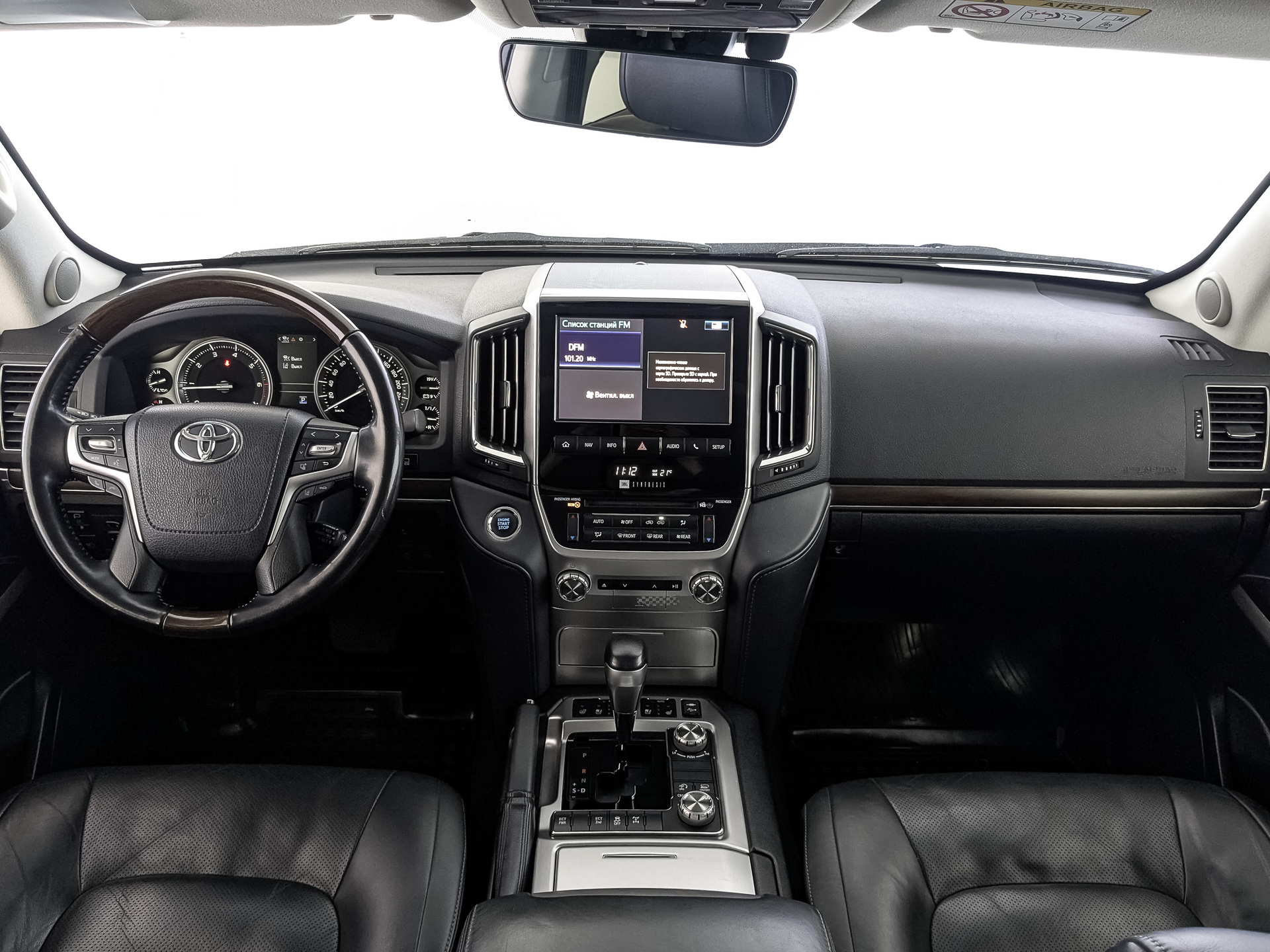 TOYOTA Land Cruiser 200 4.60 (309 л.с), автомат, 2020, пробег 131 306 км