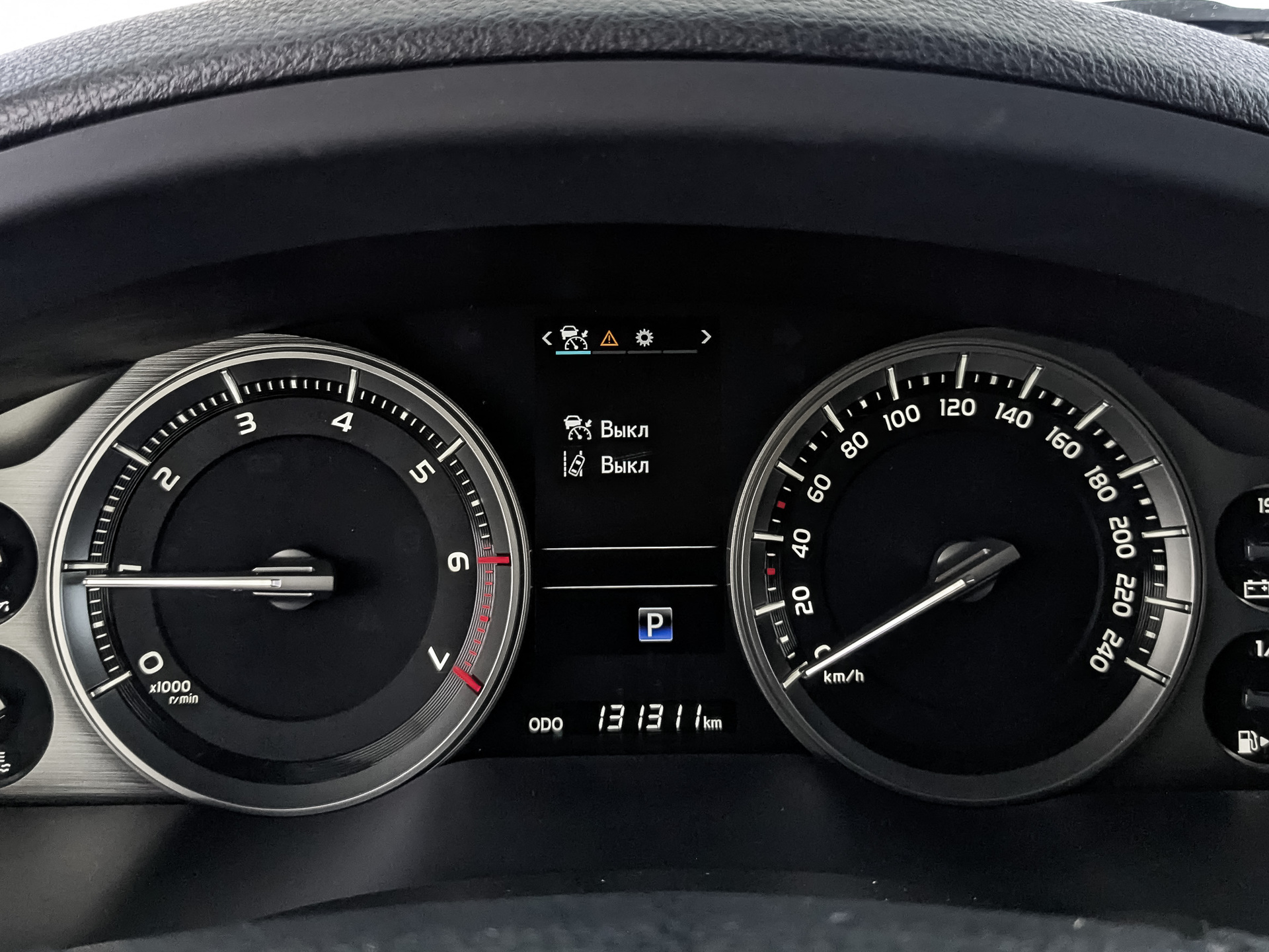 TOYOTA Land Cruiser 200 4.60 (309 л.с), автомат, 2020, пробег 131 306 км