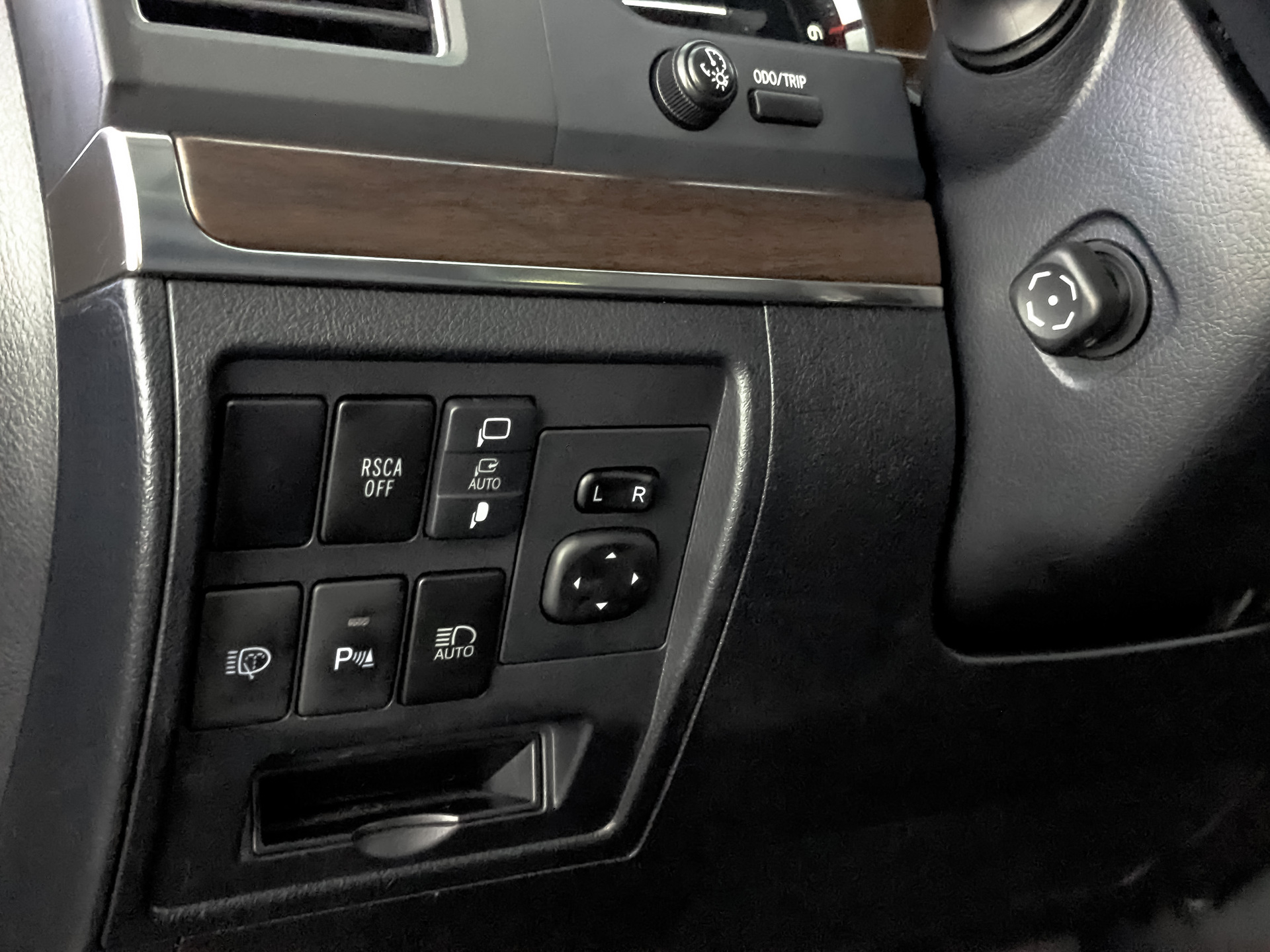 TOYOTA Land Cruiser 200 4.60 (309 л.с), автомат, 2020, пробег 131 306 км