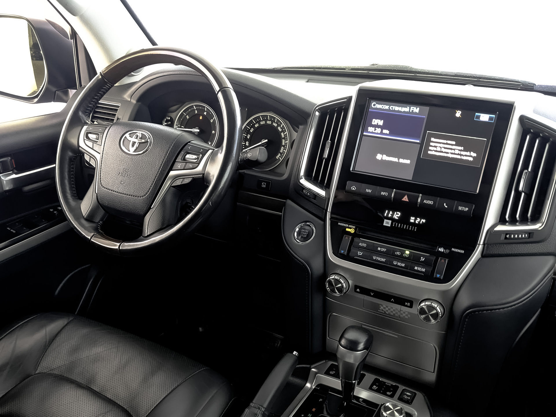 TOYOTA Land Cruiser 200 4.60 (309 л.с), автомат, 2020, пробег 131 306 км